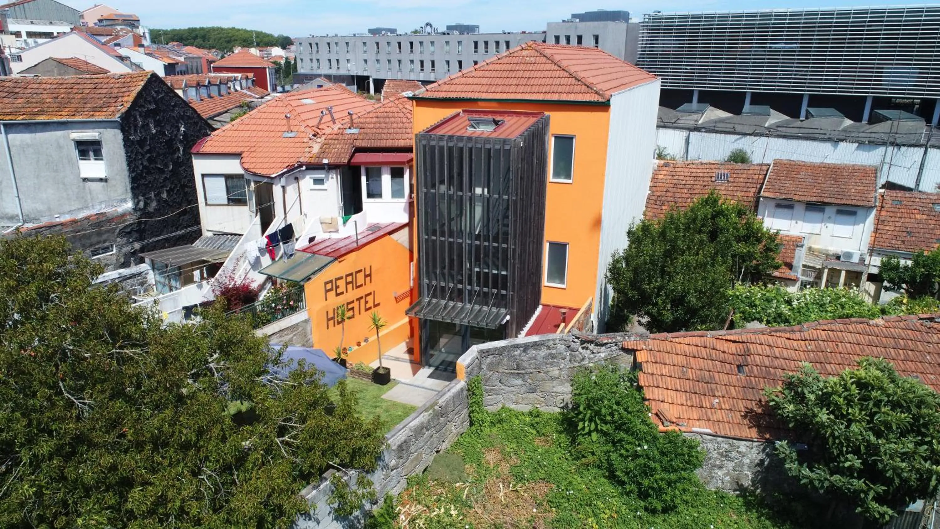 Peach Hostel & Suites