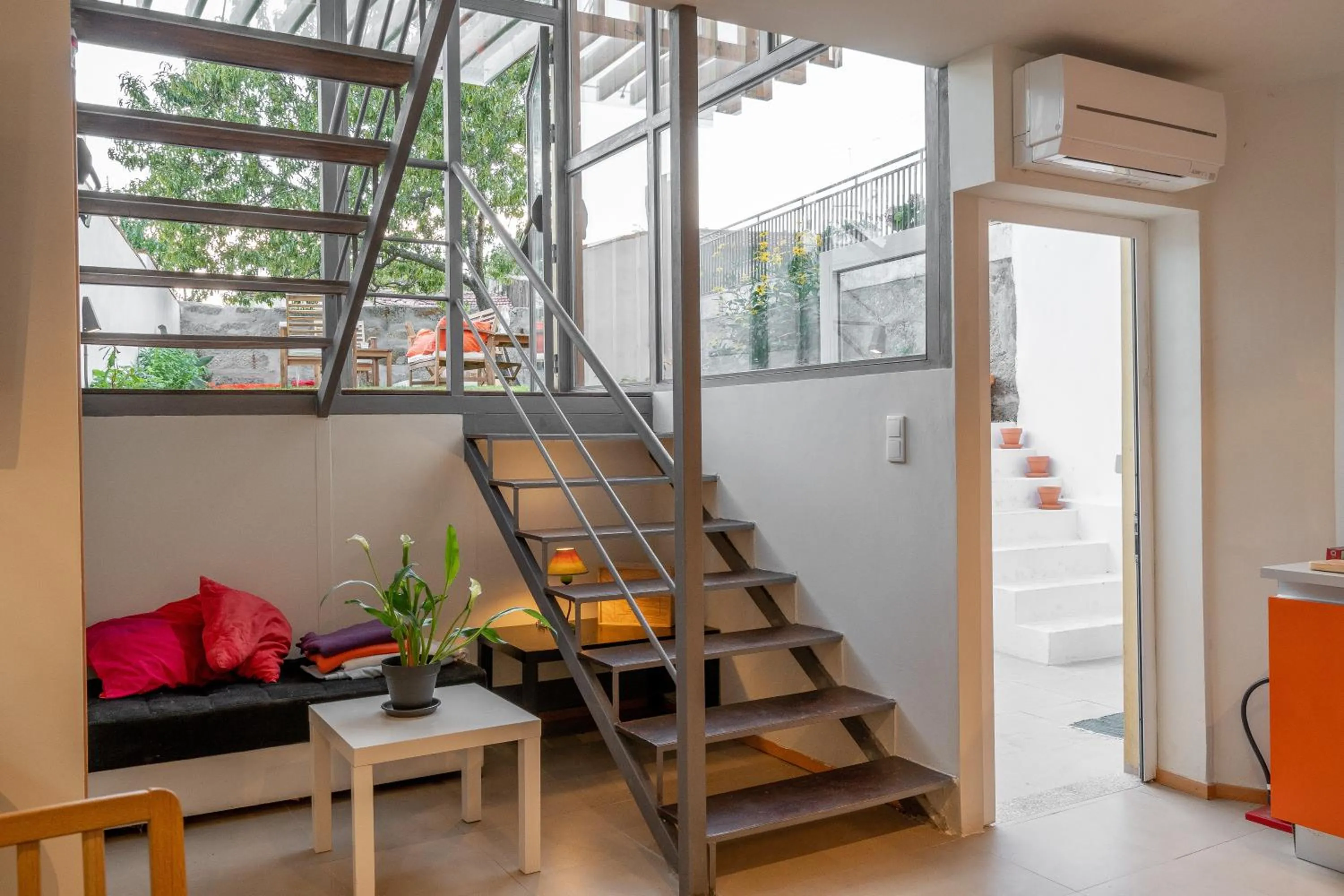 Peach Hostel & Suites