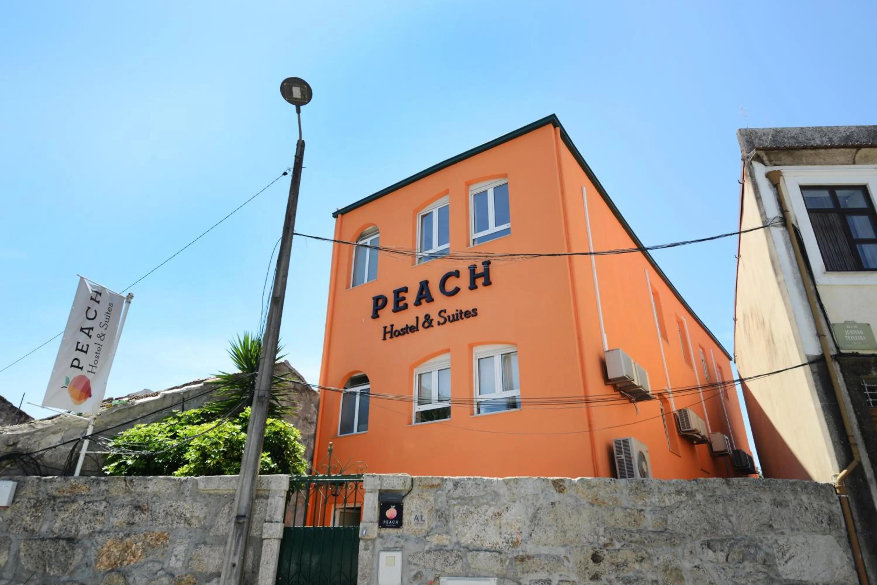 Peach Hostel & Suites