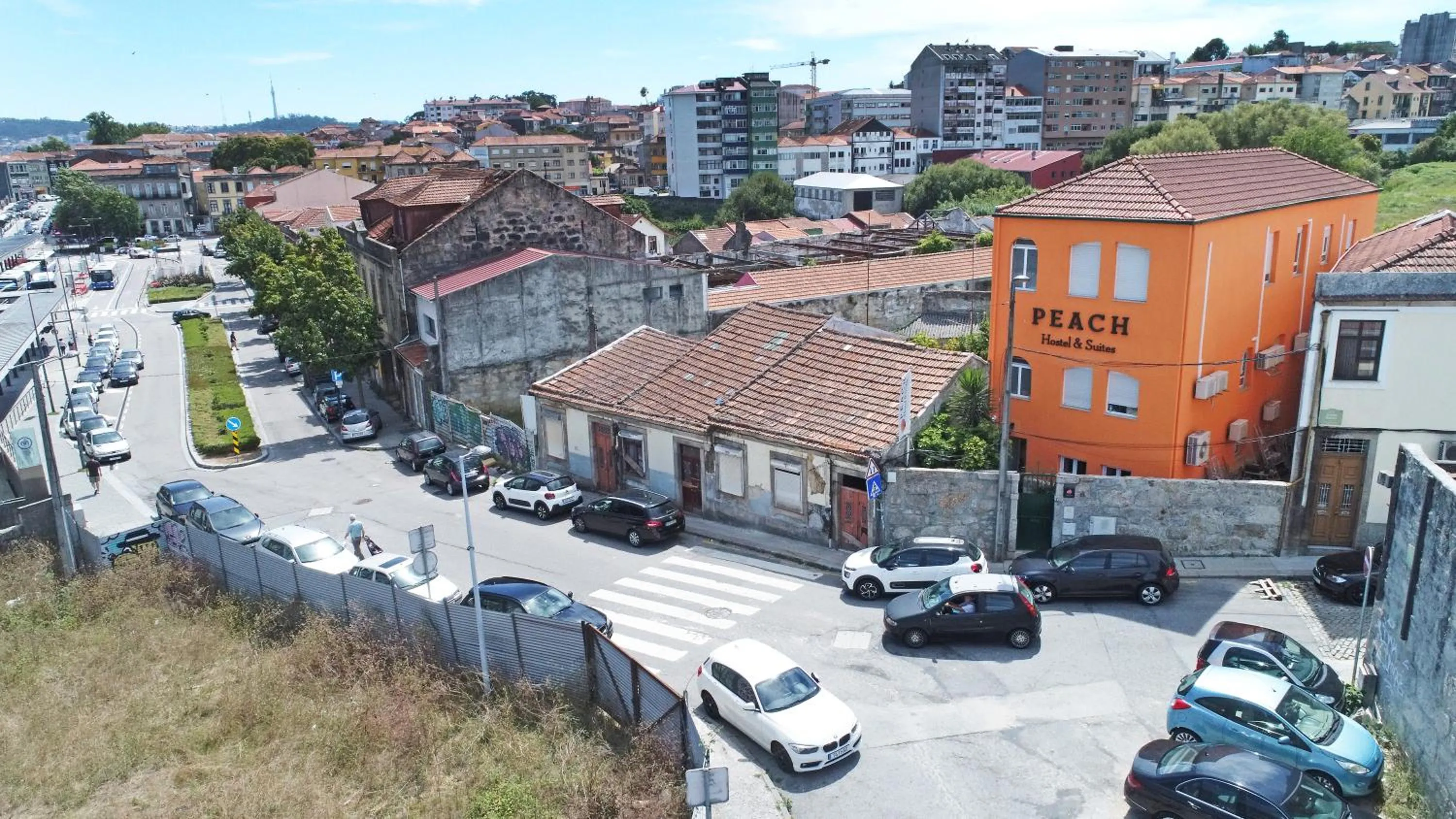 Peach Hostel & Suites