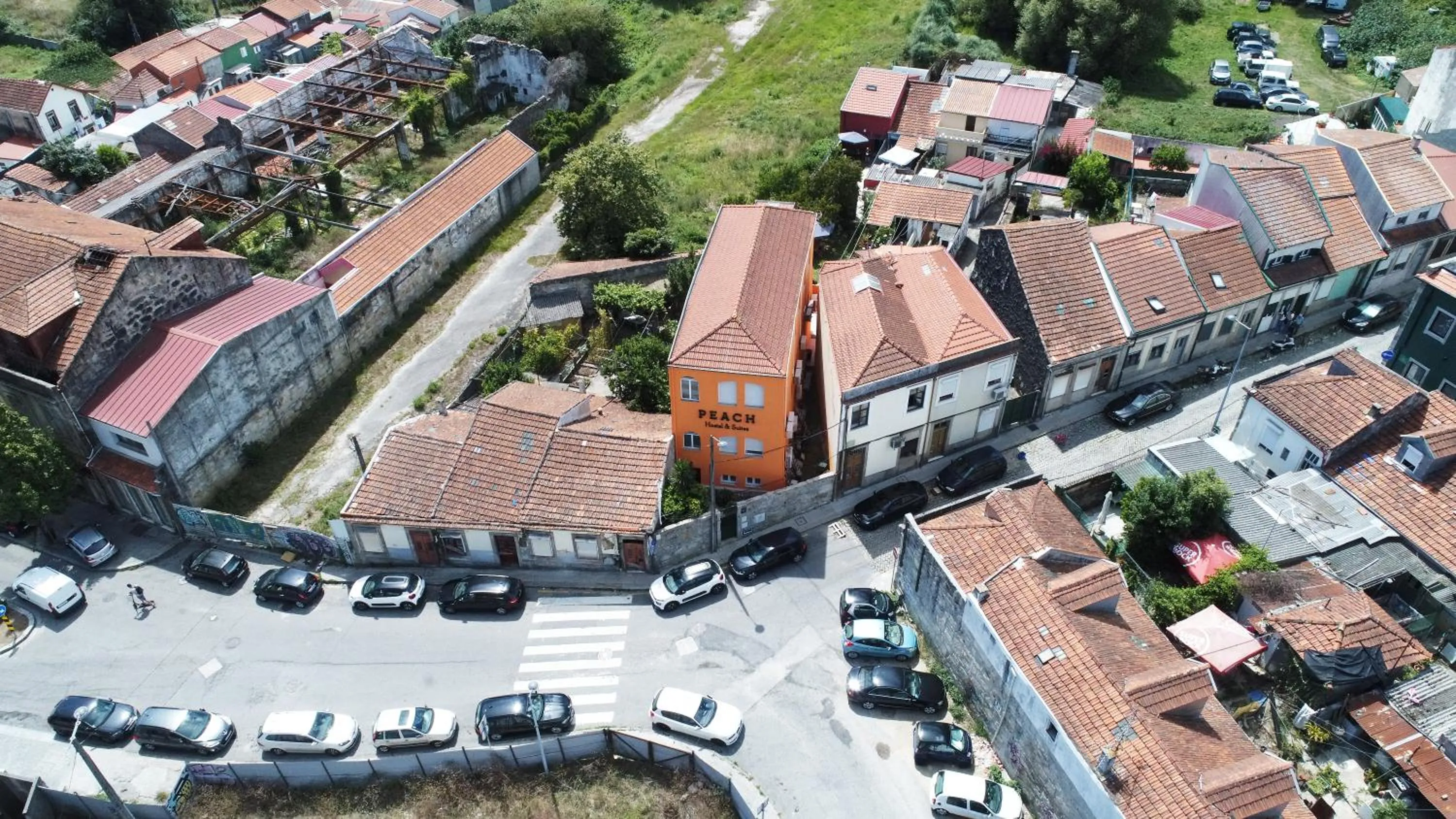 Peach Hostel & Suites