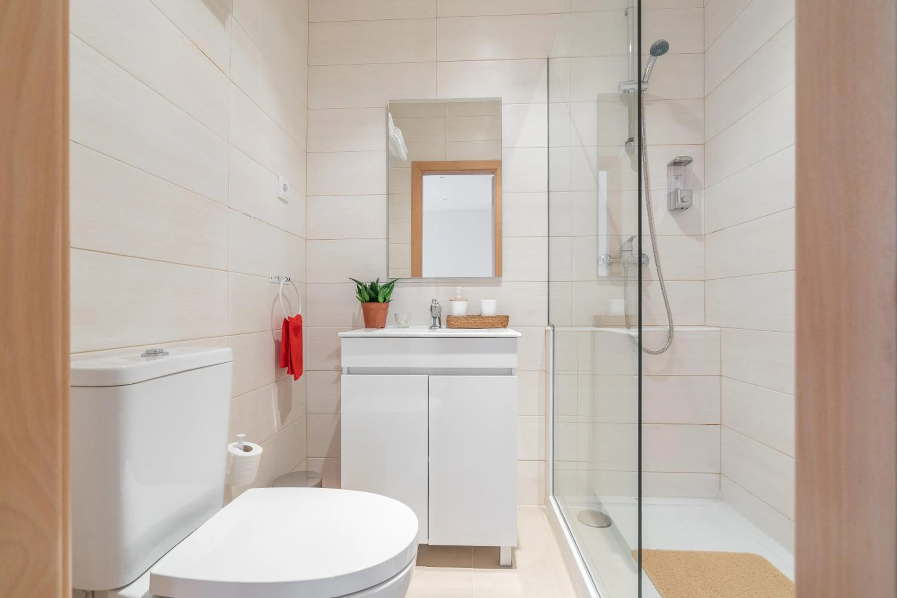 Shower in Peach Hostel & Suites
