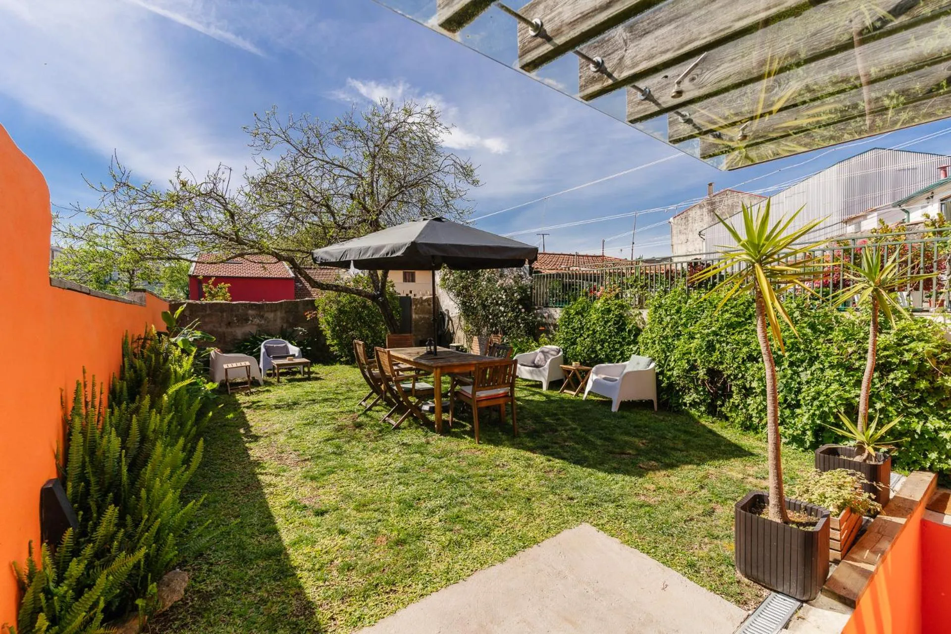 Peach Hostel & Suites
