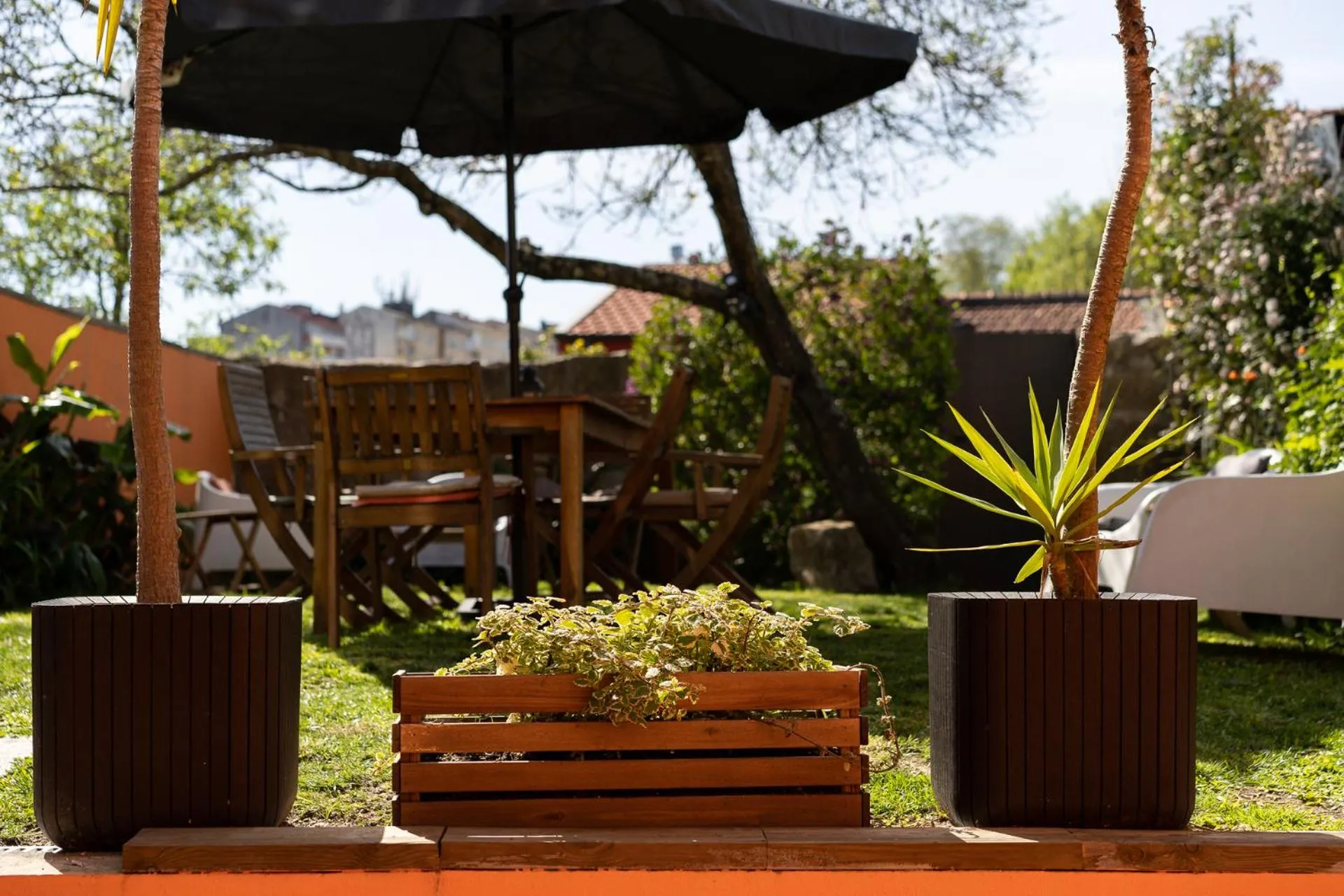 Peach Hostel & Suites