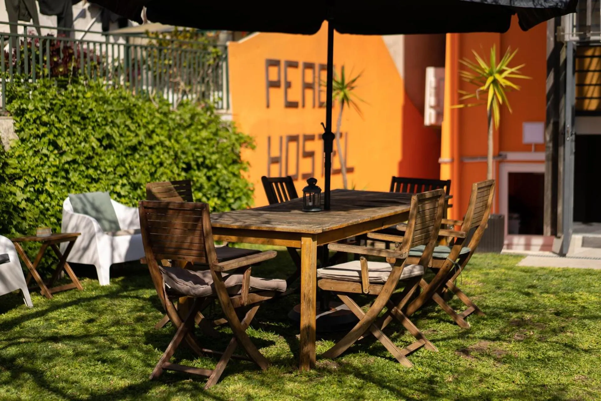 Peach Hostel & Suites