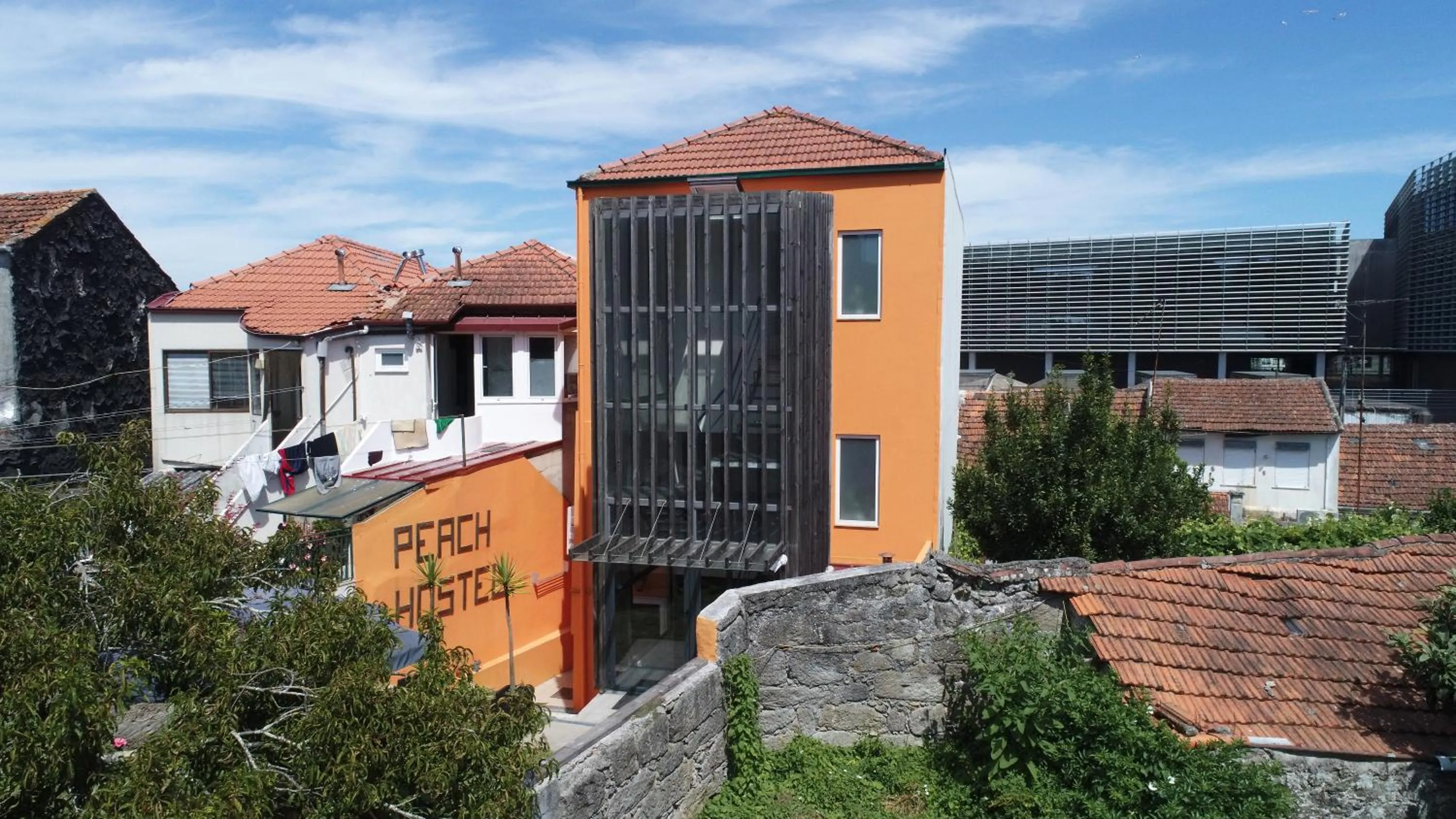 Peach Hostel & Suites