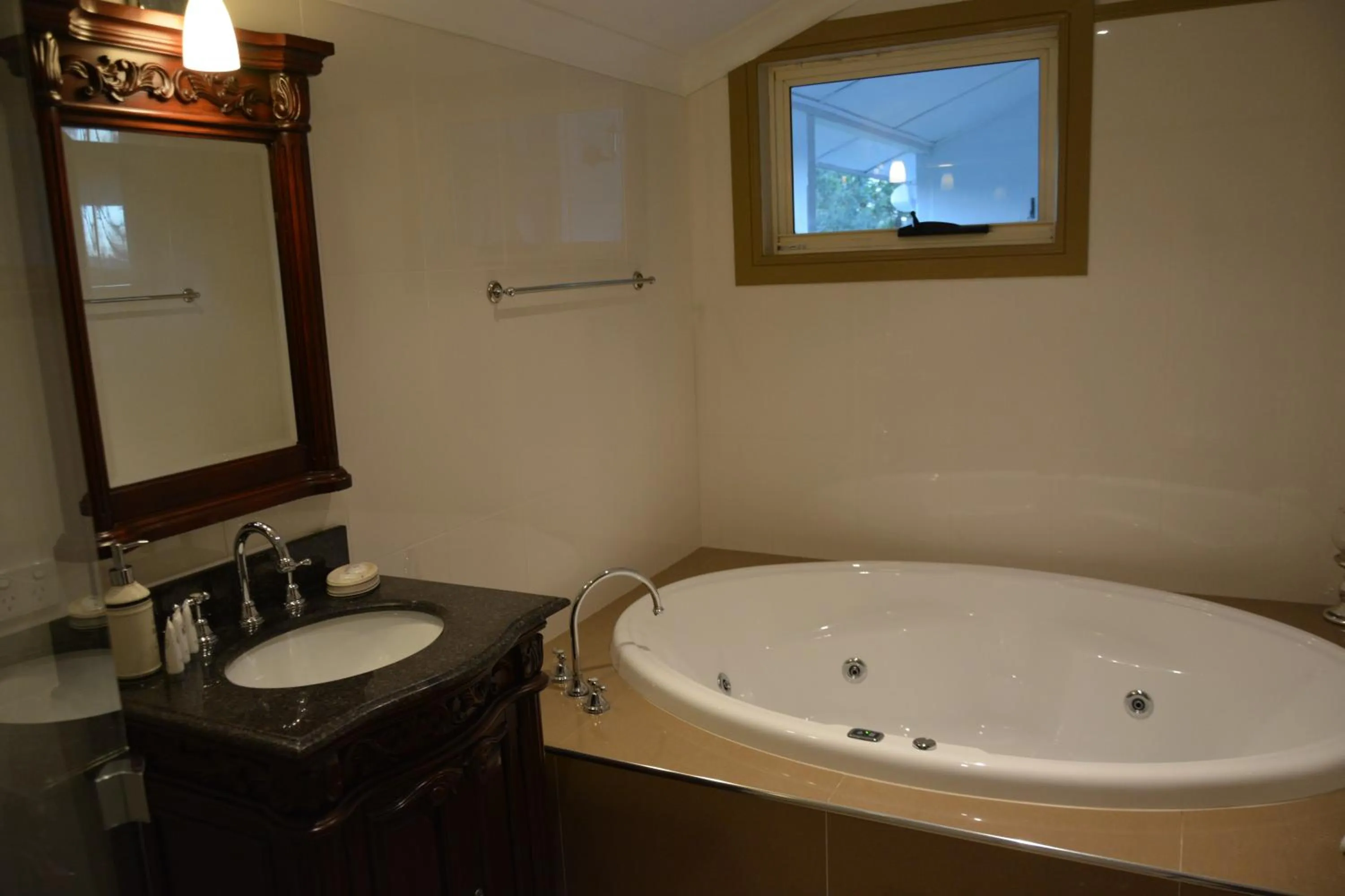 Hot Tub in Bli Bli House Riverside Retreat