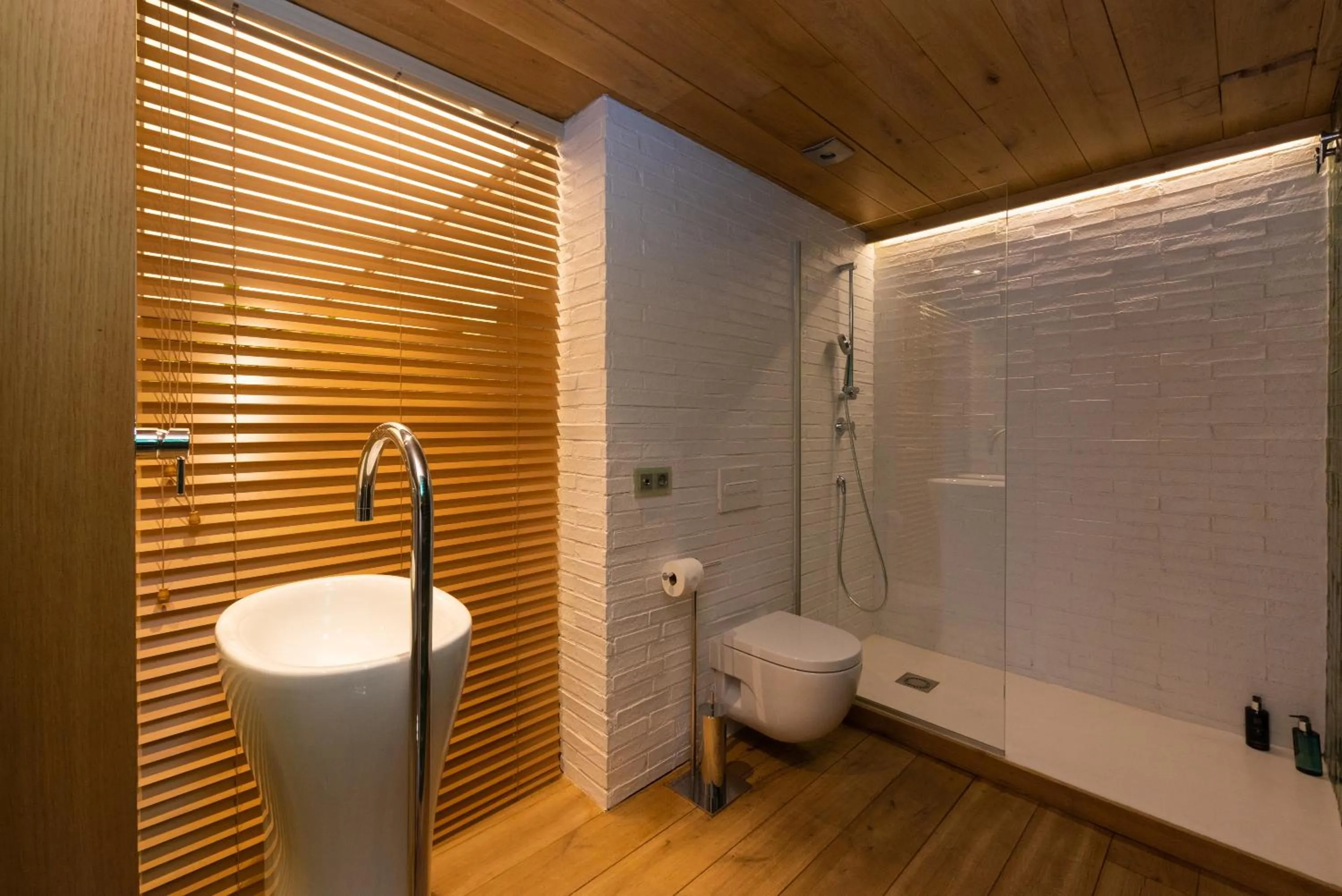 Shower in Petit Luxe Loft