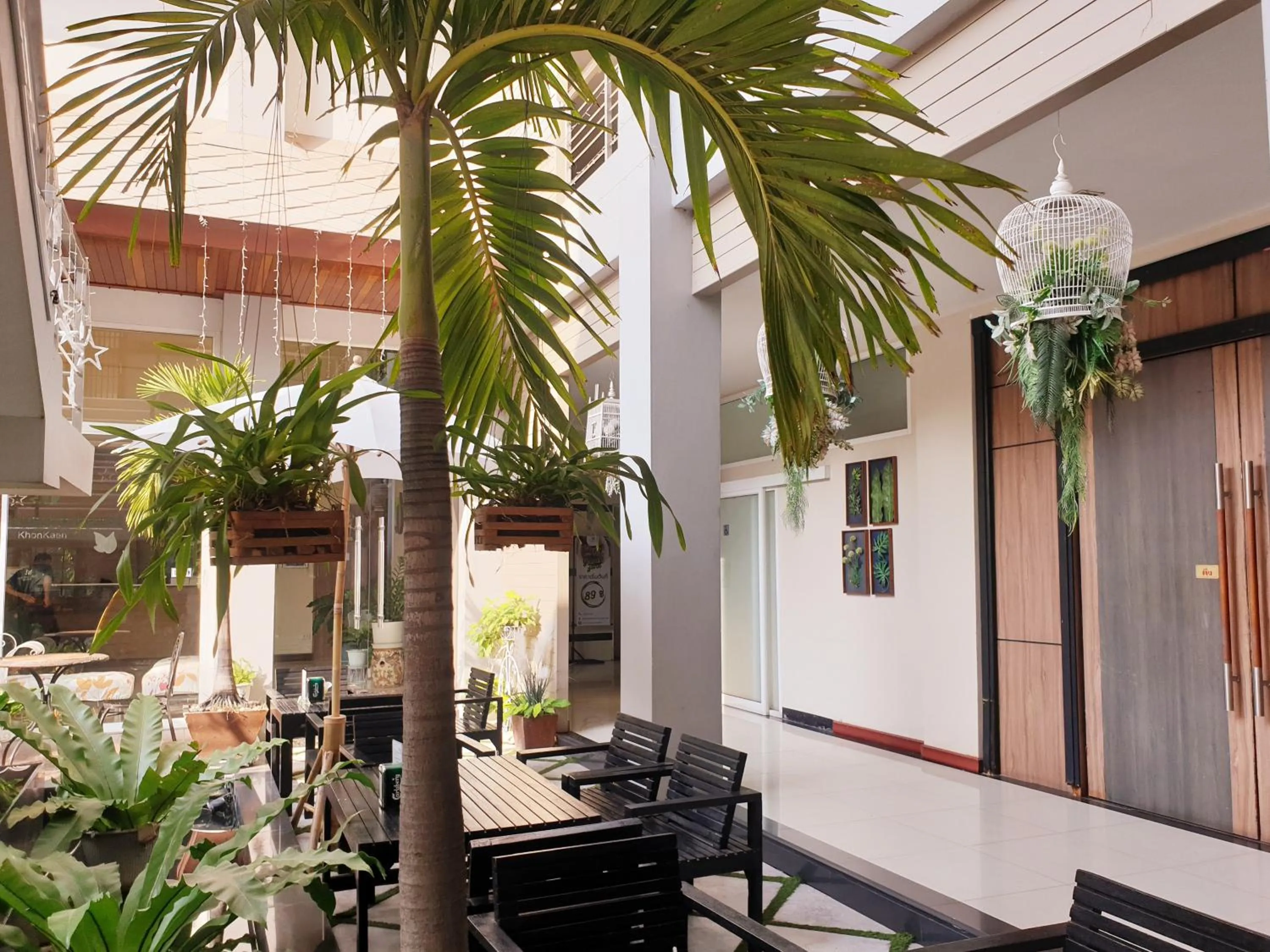 Green Hotel and Resort