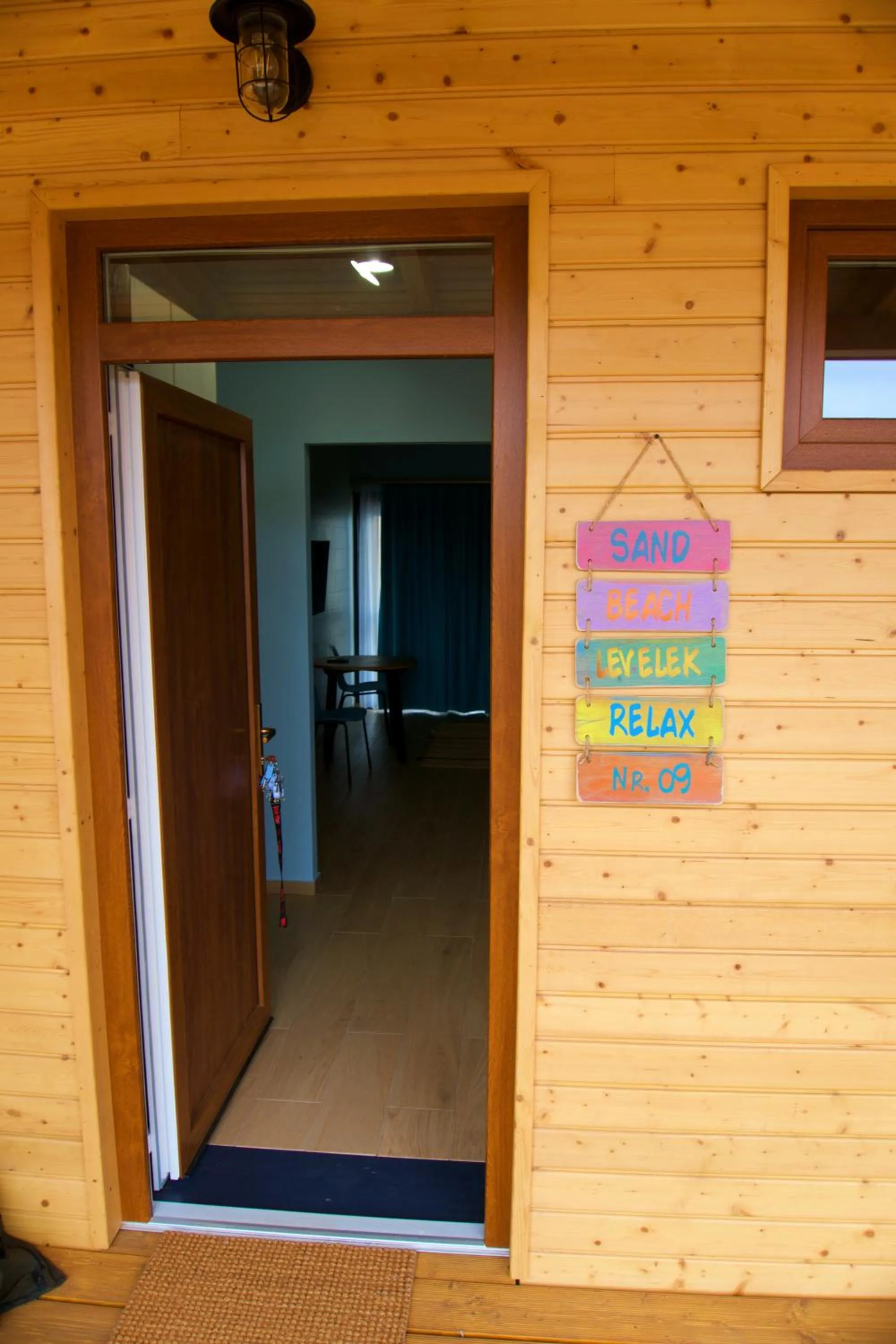 Text overlay in Halfarock Vízi-Erdei Apartmanház