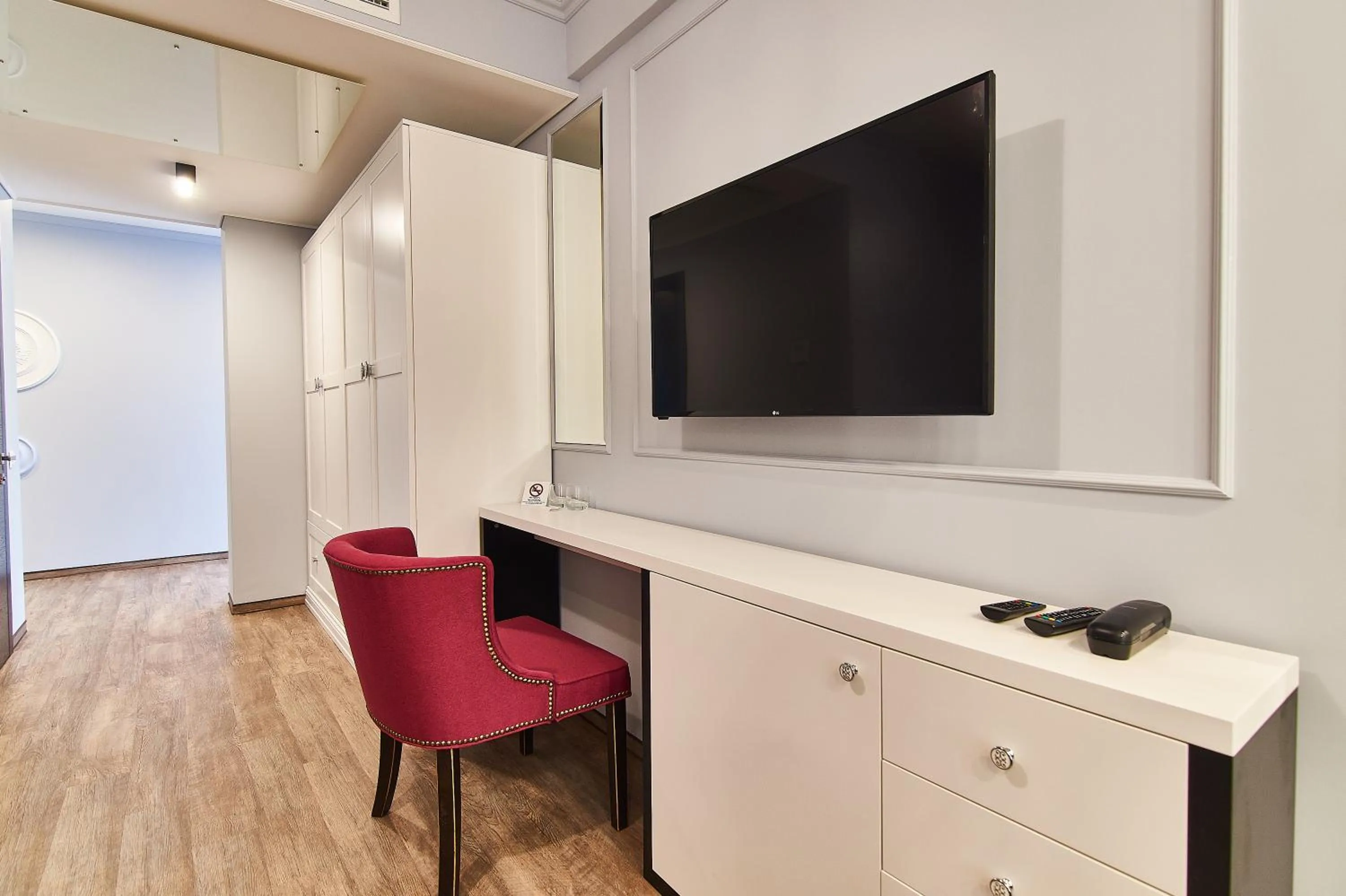 TV and multimedia in Light Hotel