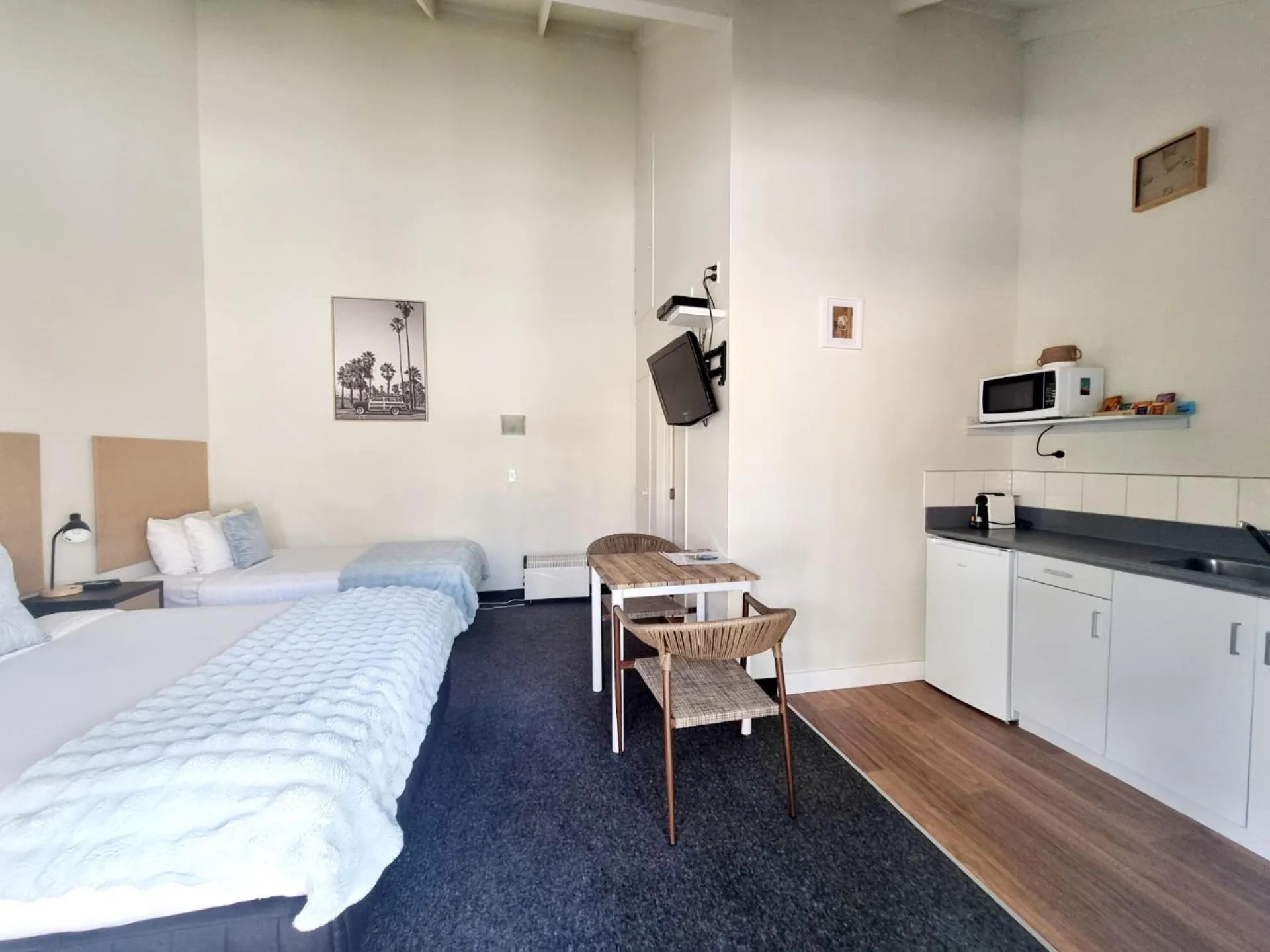 Bed in Southpacific Motel