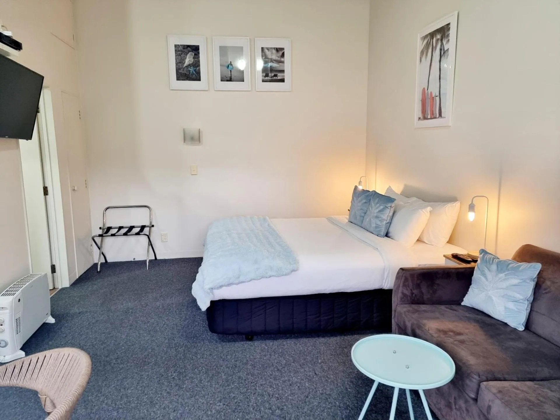 Bed in Southpacific Motel