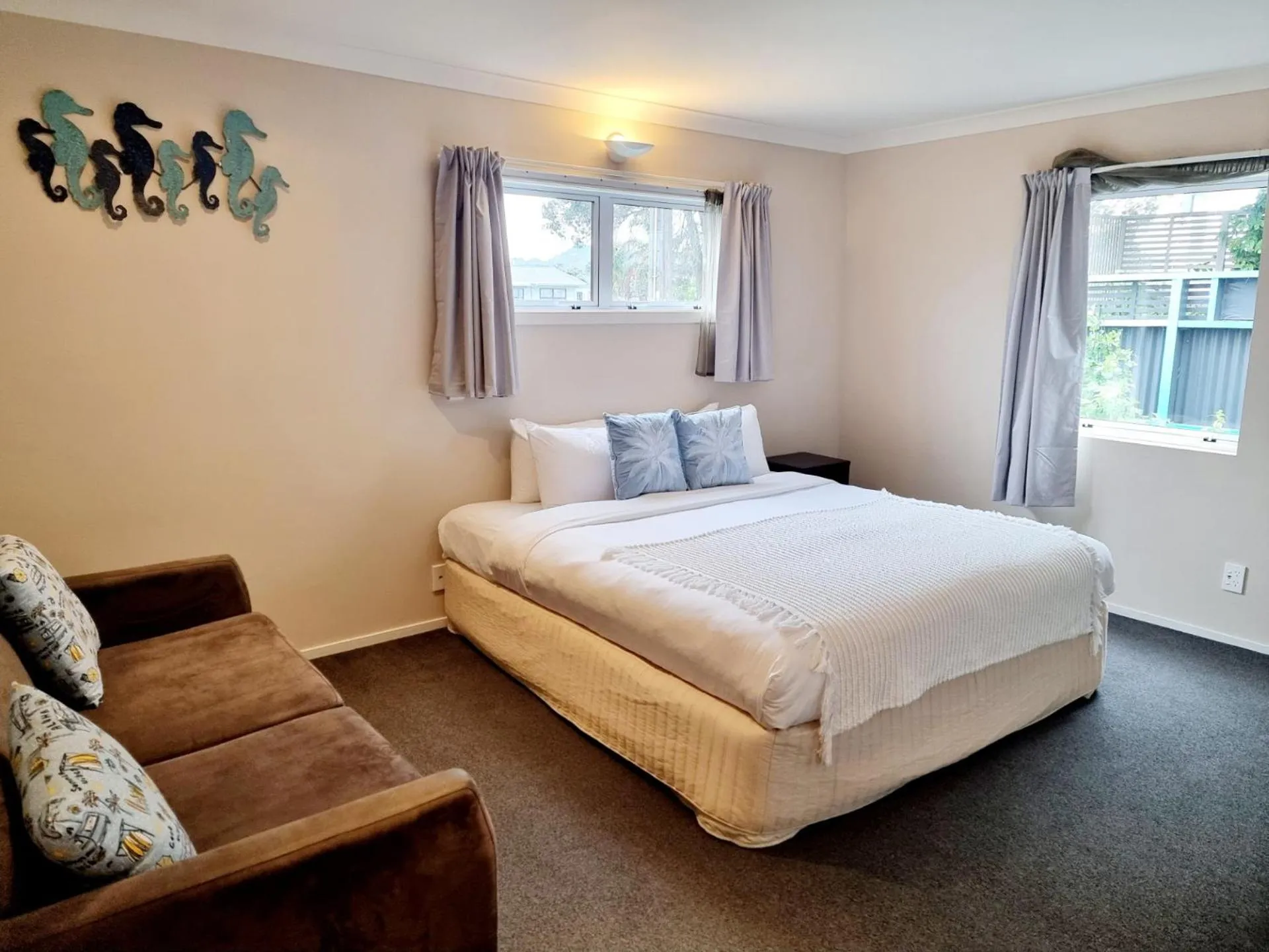 Bed in Southpacific Motel