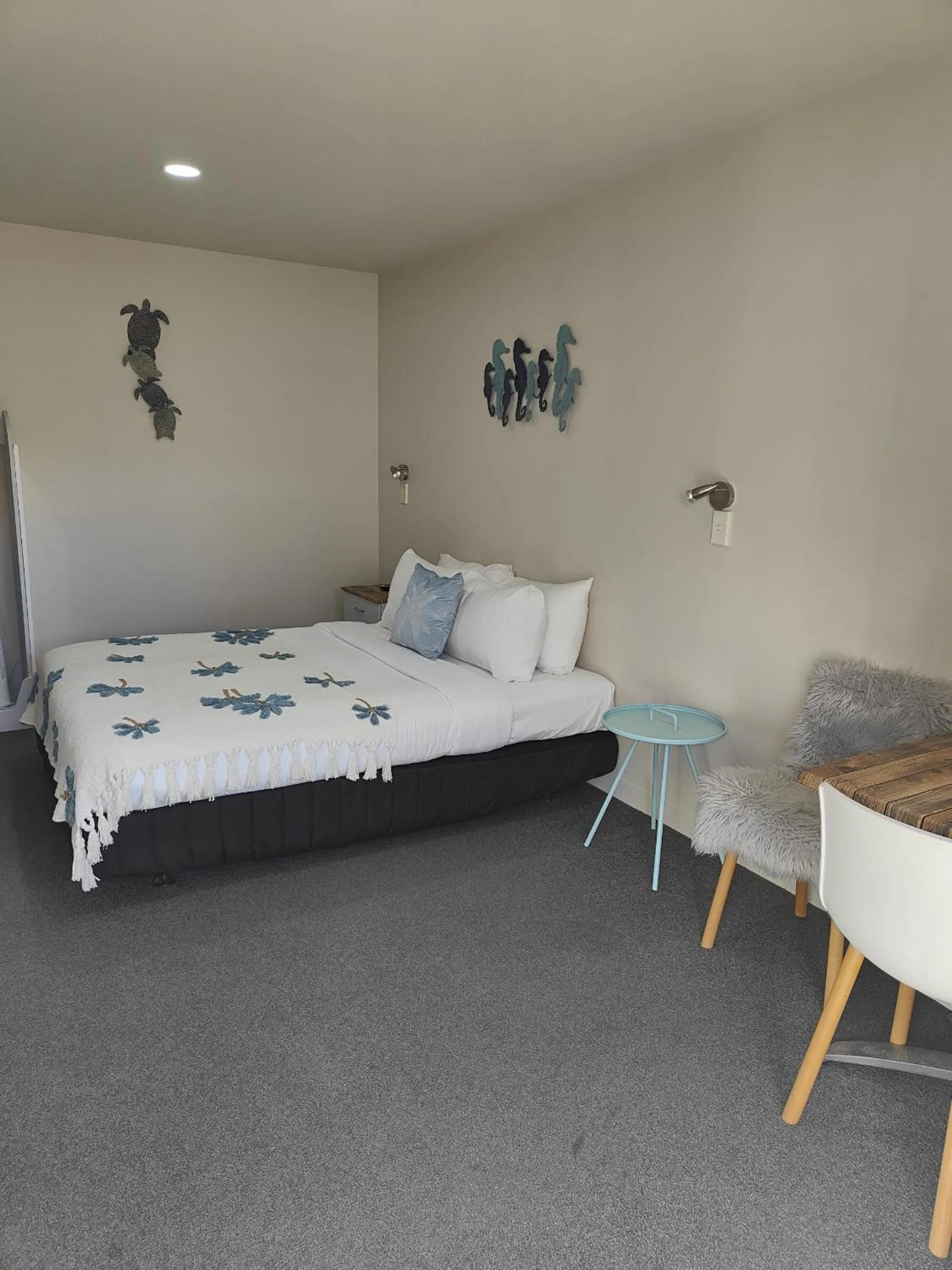 Bed in Southpacific Motel