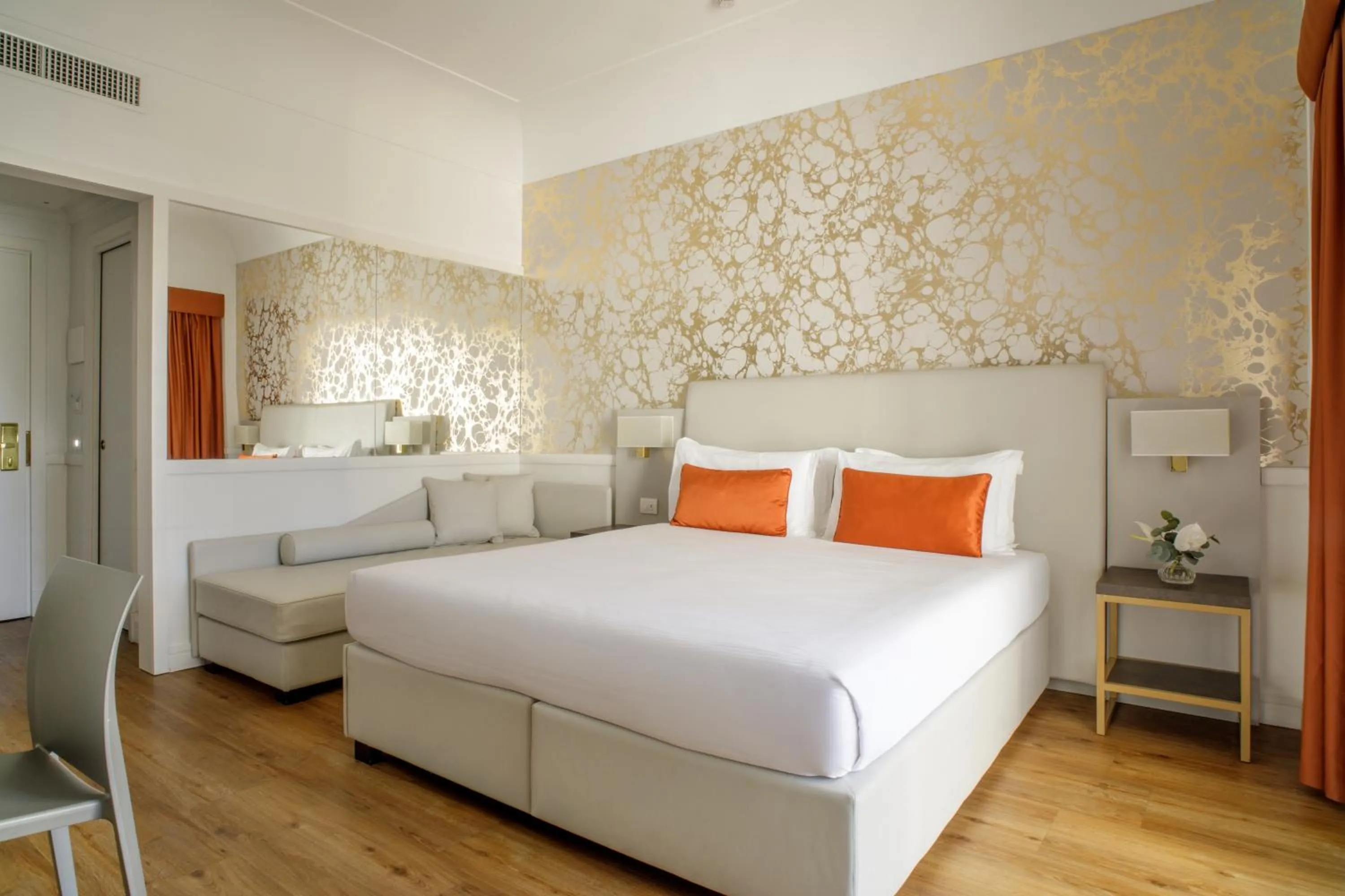 Bedroom, Bed in Hotel Shangri-La Roma by OMNIA hotels
