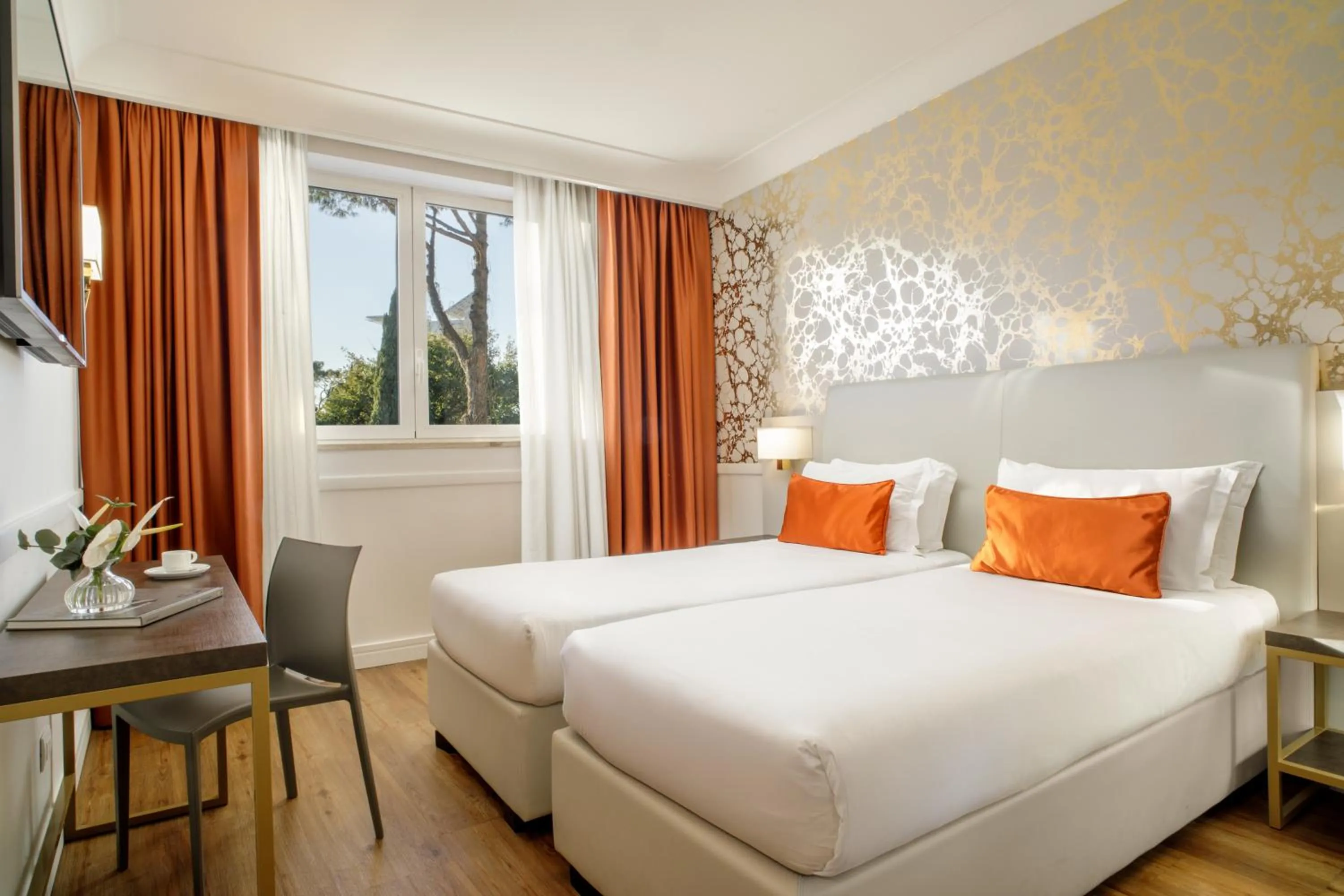 Bedroom, Bed in Hotel Shangri-La Roma by OMNIA hotels