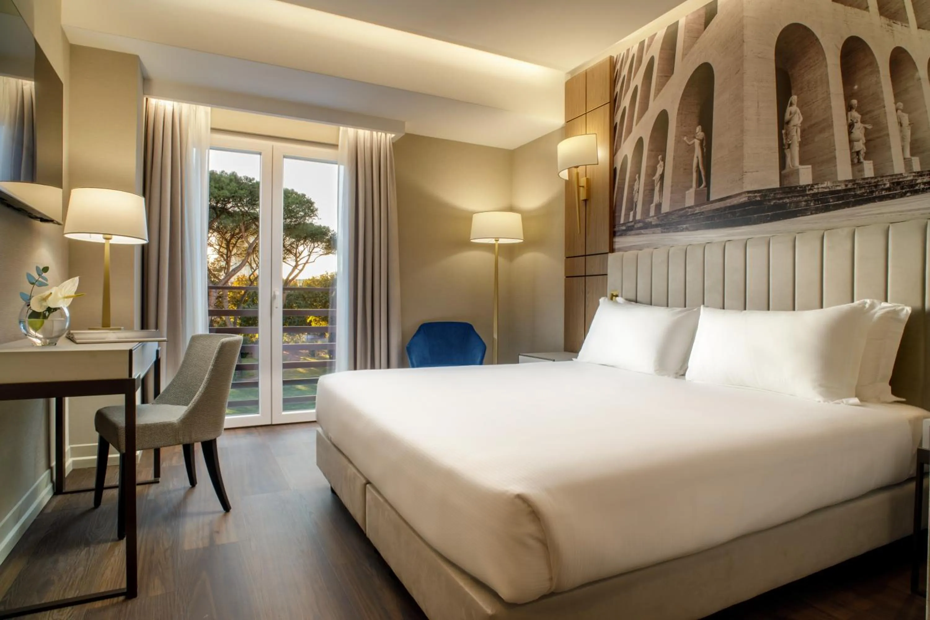 Bed in Hotel Shangri-La Roma by OMNIA hotels