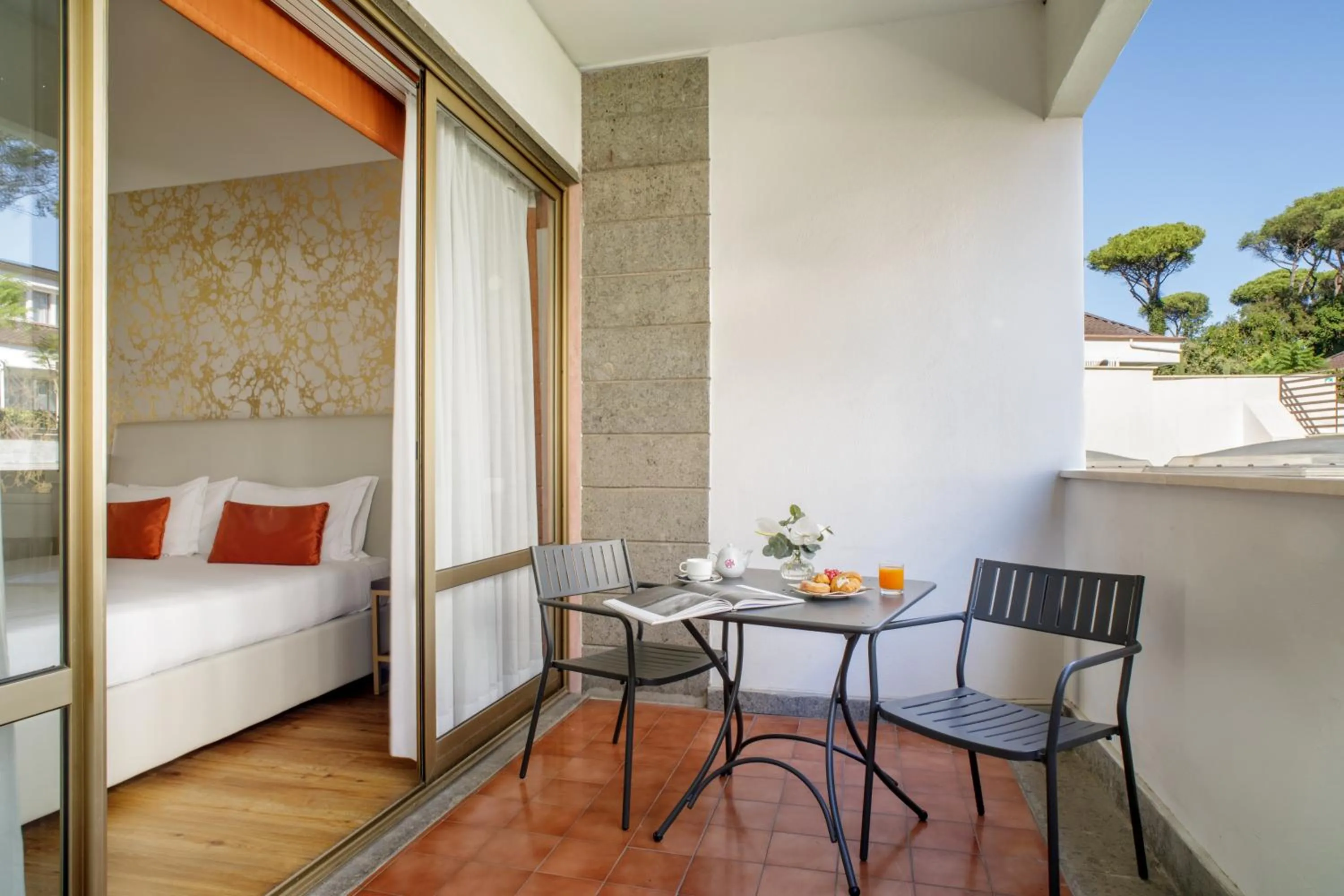 Balcony/Terrace, Bed in Hotel Shangri-La Roma by OMNIA hotels