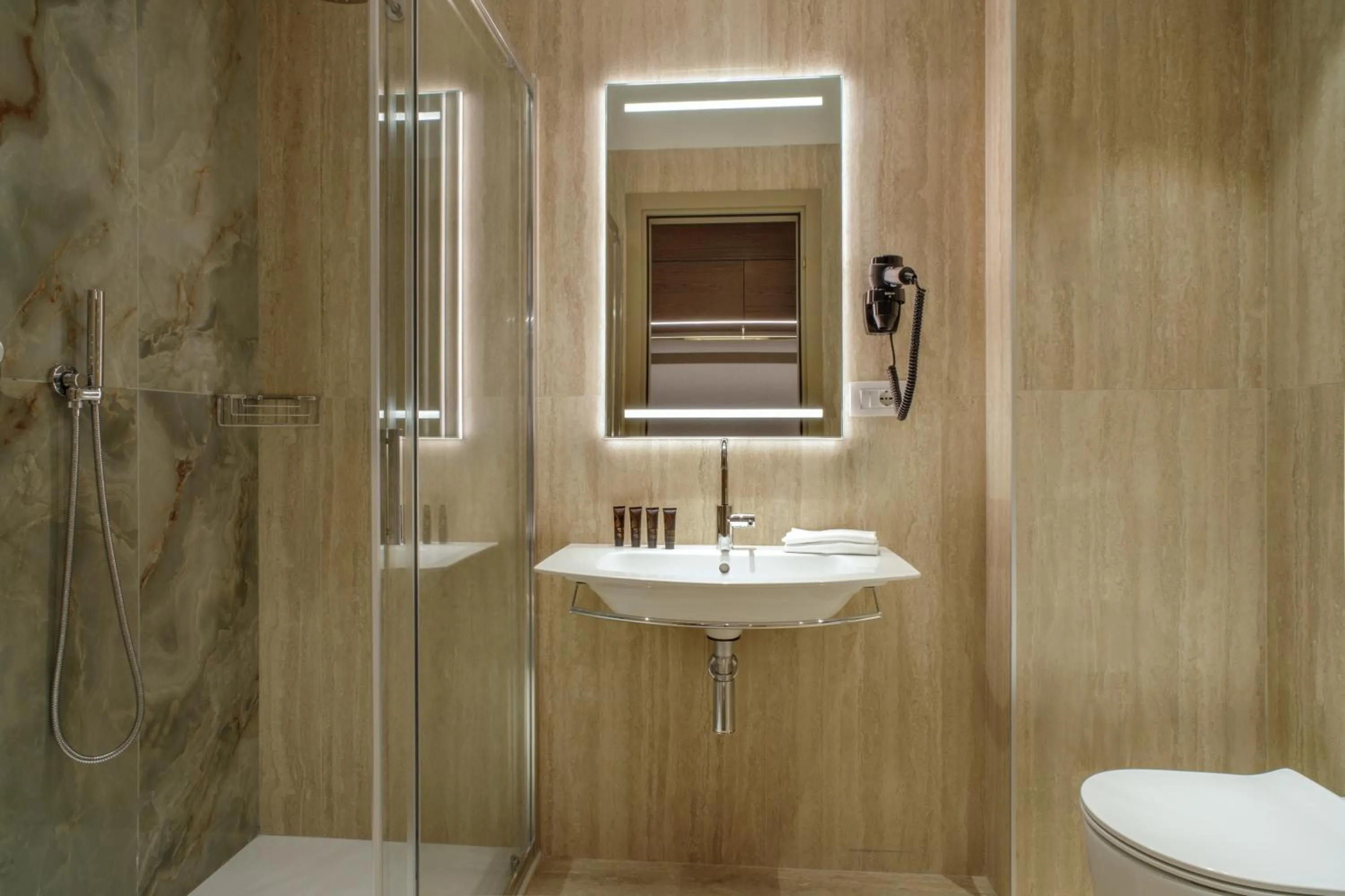 Shower in Hotel Shangri-La Roma by OMNIA hotels