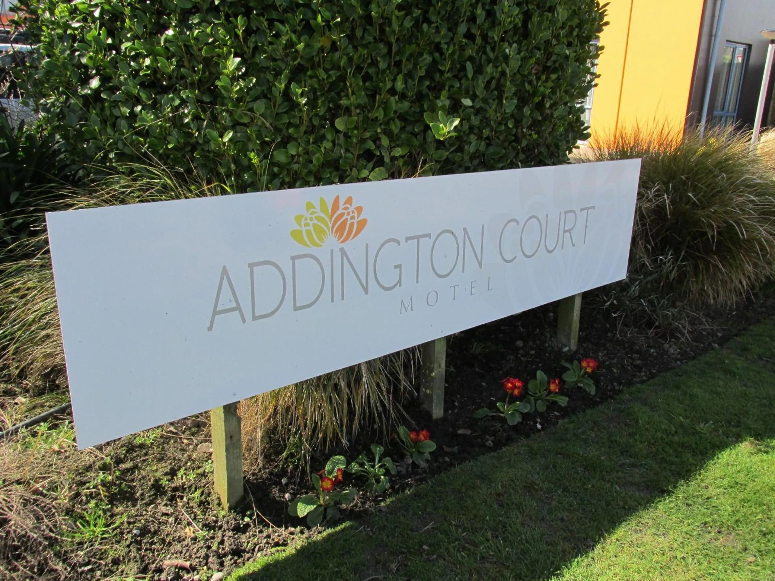 Facade/entrance in Addington Court Motel