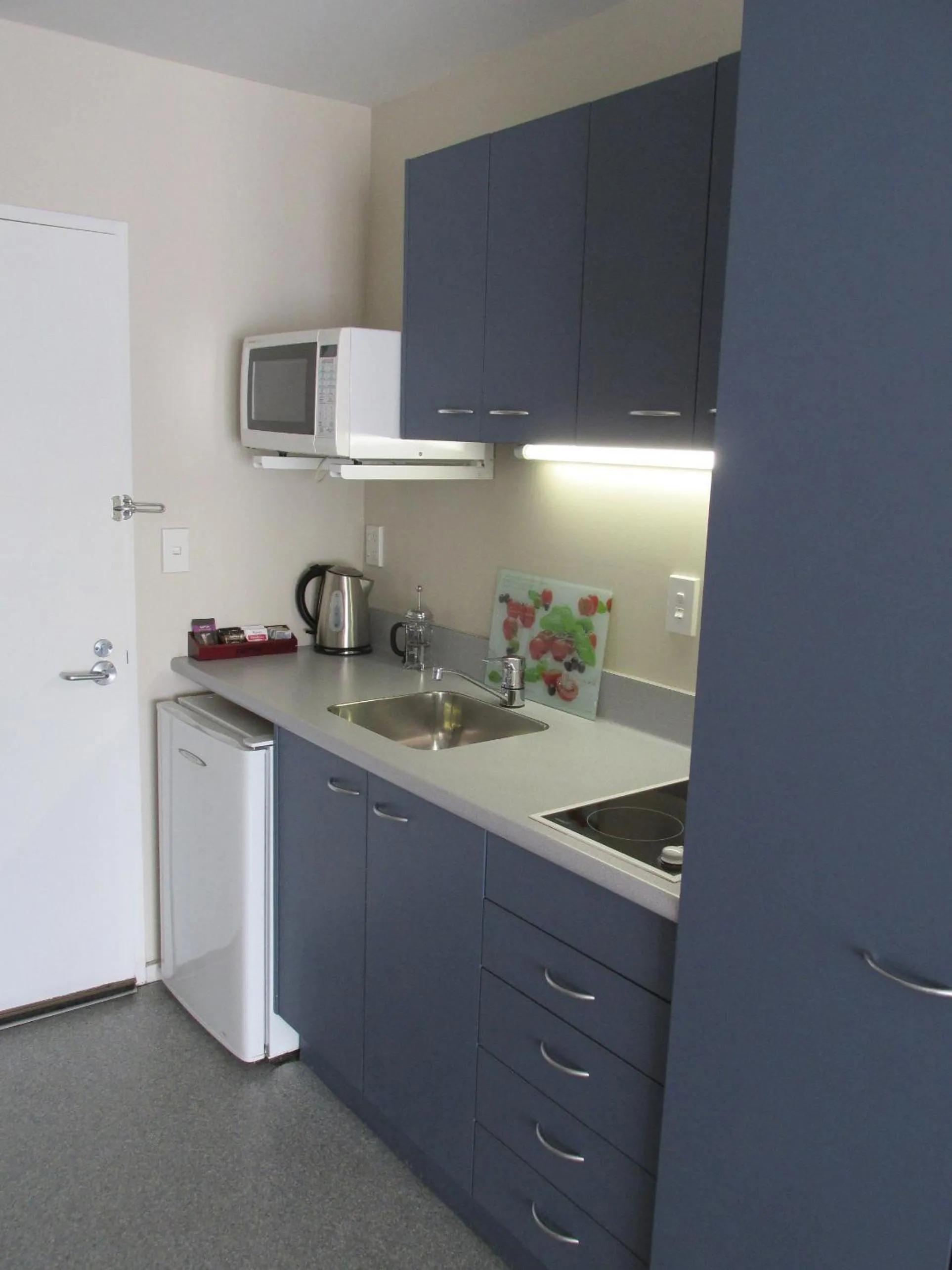 Kitchen or kitchenette in Addington Court Motel