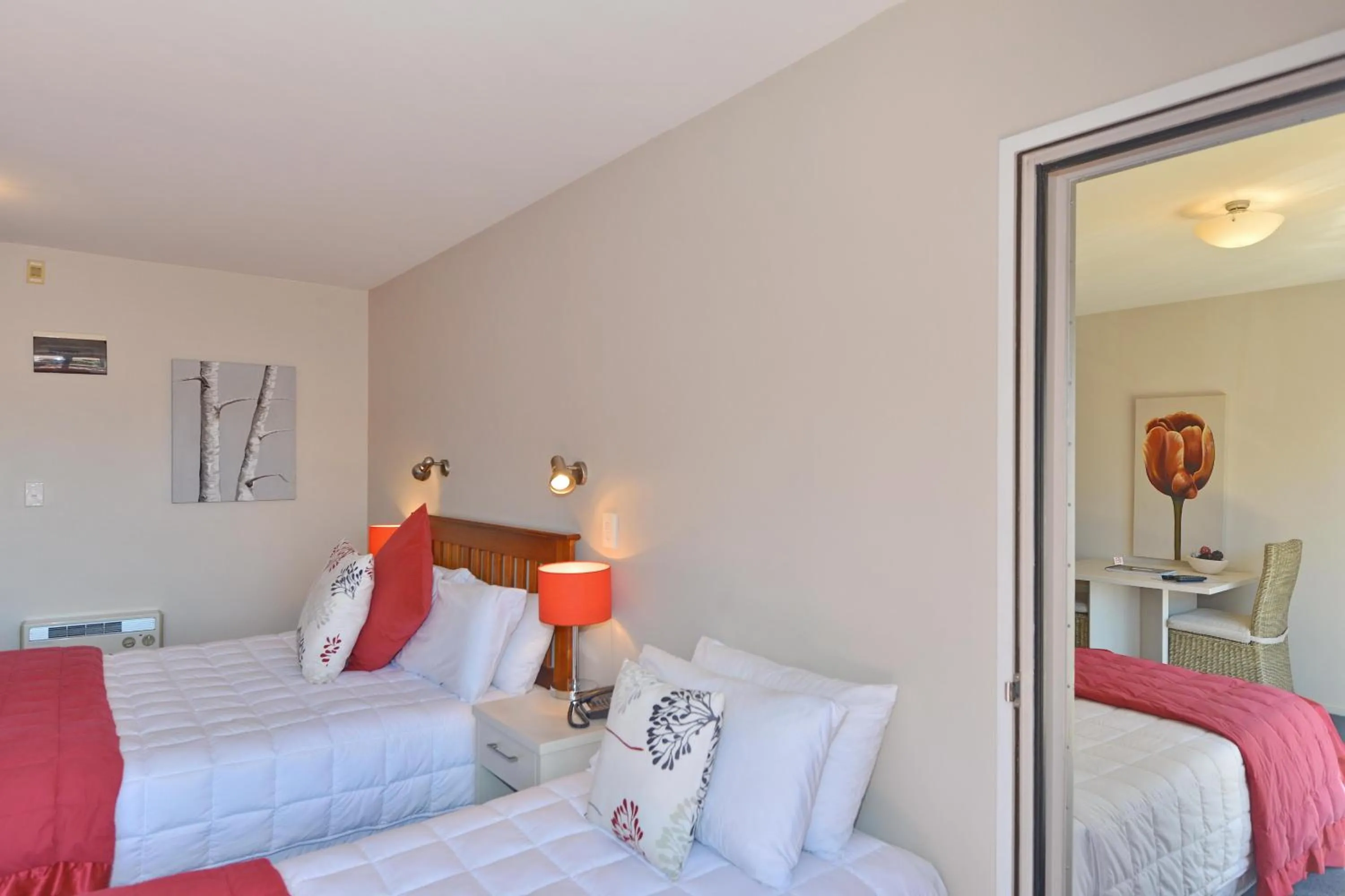 Bed in Addington Court Motel