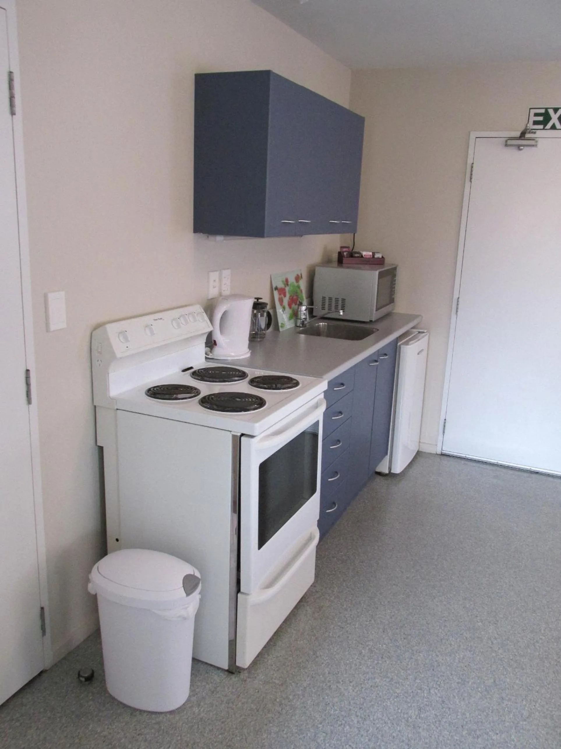 Kitchen or kitchenette in Addington Court Motel