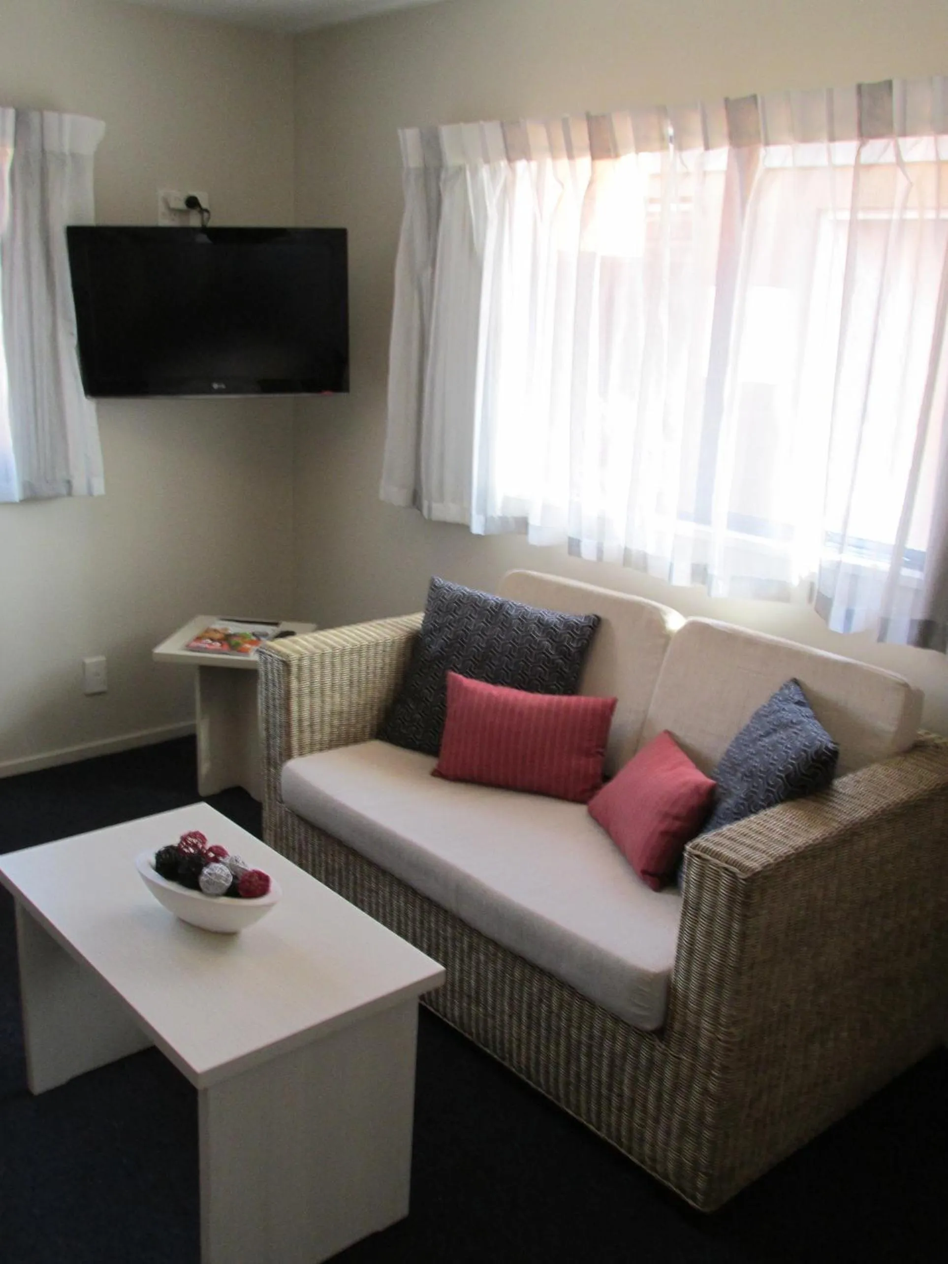 Living room in Addington Court Motel