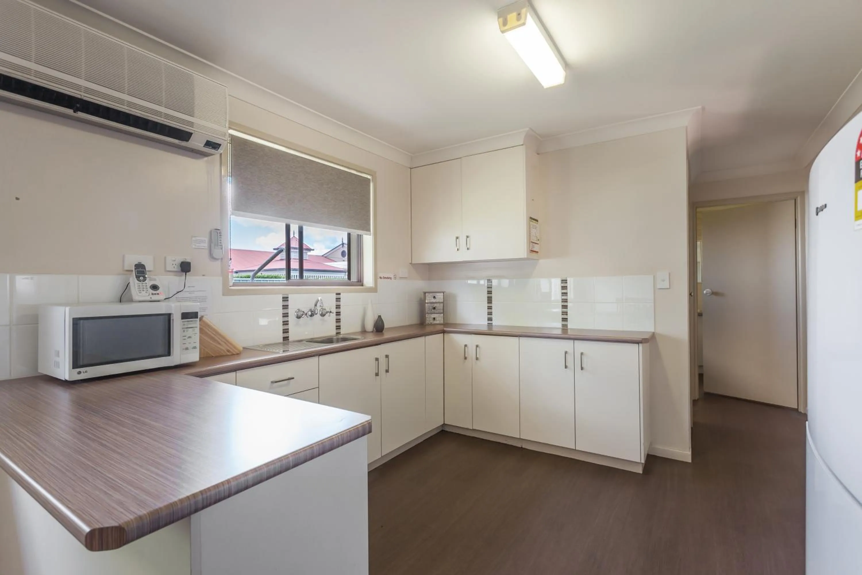 Kitchen or kitchenette in Clifford Gardens Motor Inn