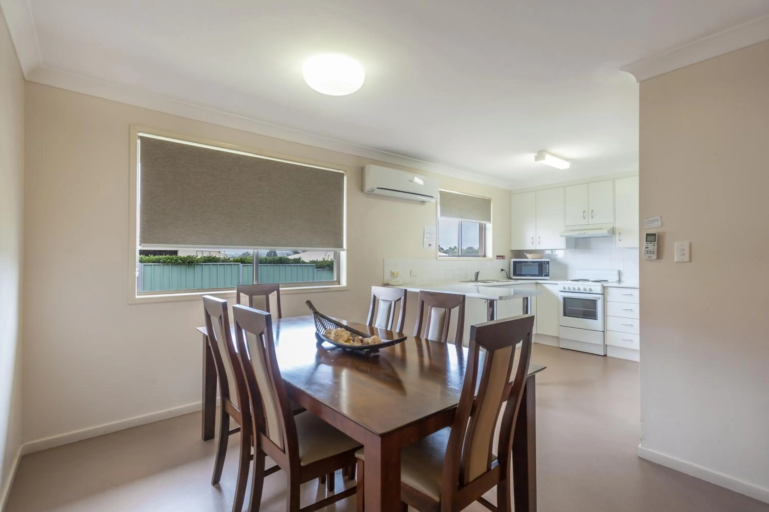 Dining area in Clifford Gardens Motor Inn