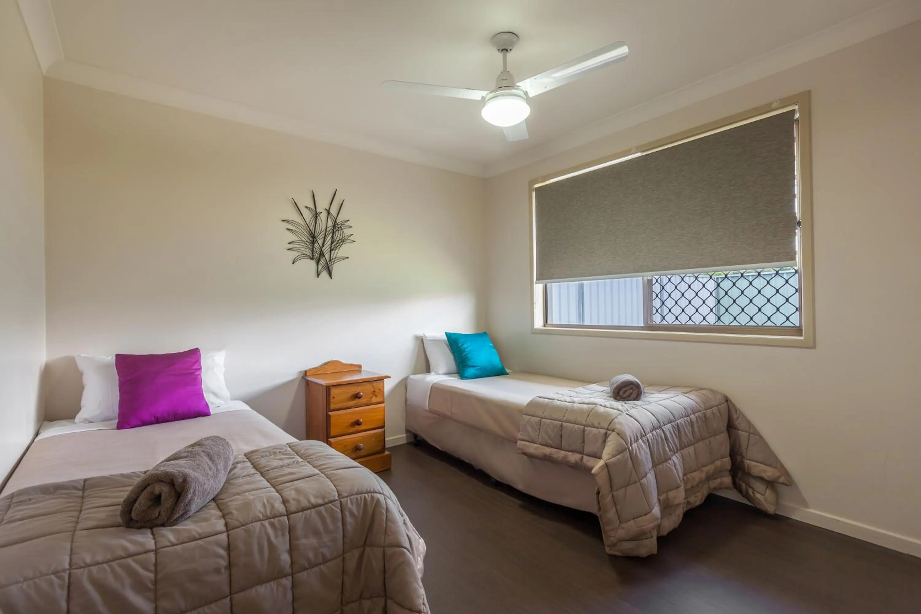 Photo of the whole room, Bed in Clifford Gardens Motor Inn
