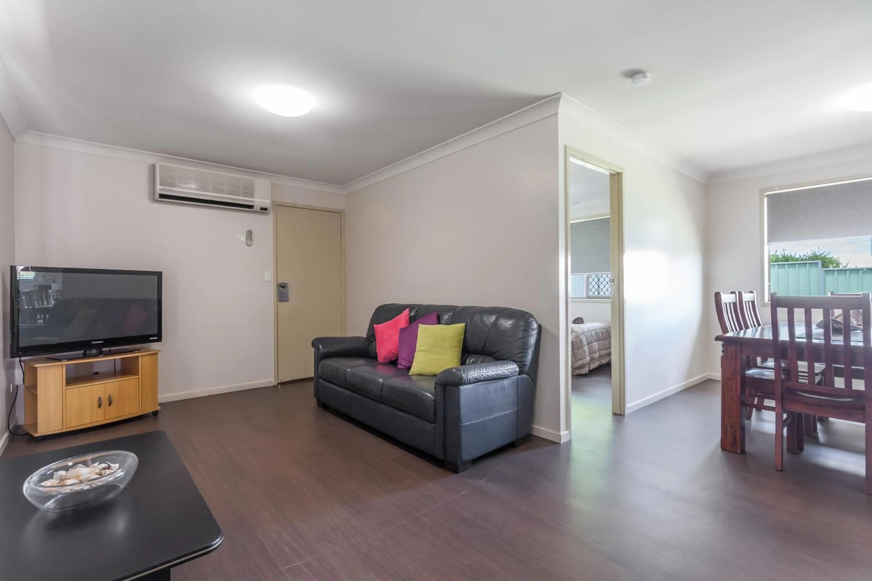Living room in Clifford Gardens Motor Inn