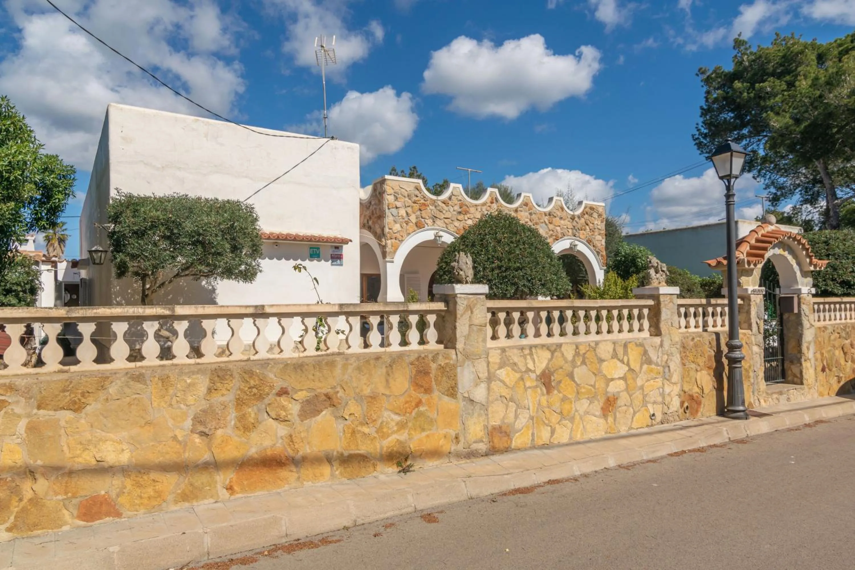 Facade/entrance in Sol I Vent