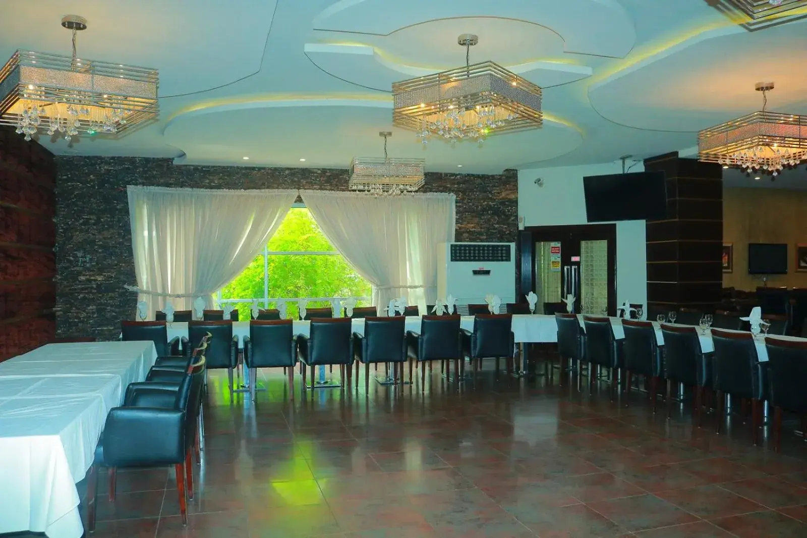 Restaurant/places to eat in Safari Club 1 Restaurant/places to eat in Safari Club 1