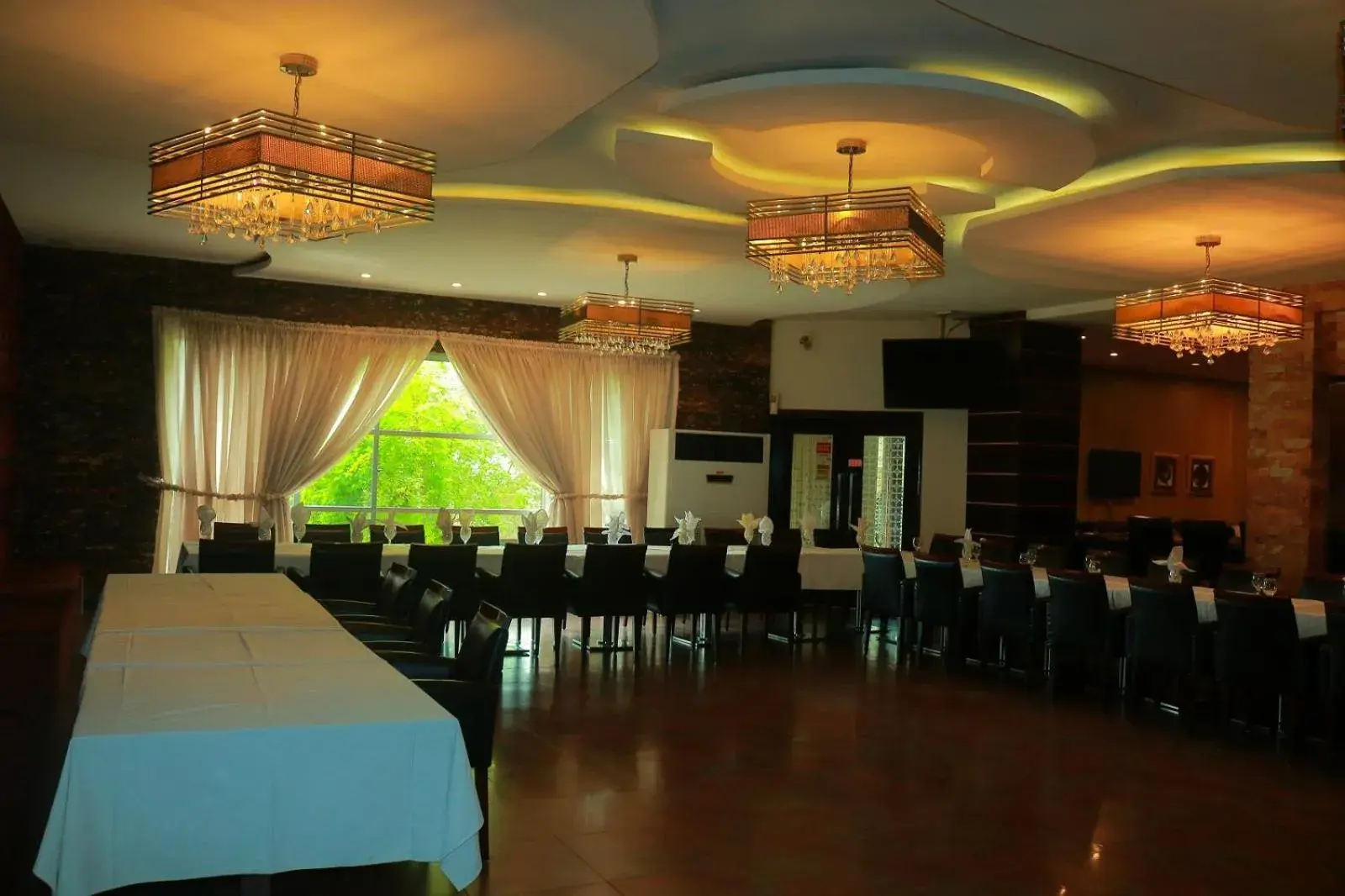 Restaurant/places to eat in Safari Club 1 Restaurant/places to eat in Safari Club 1