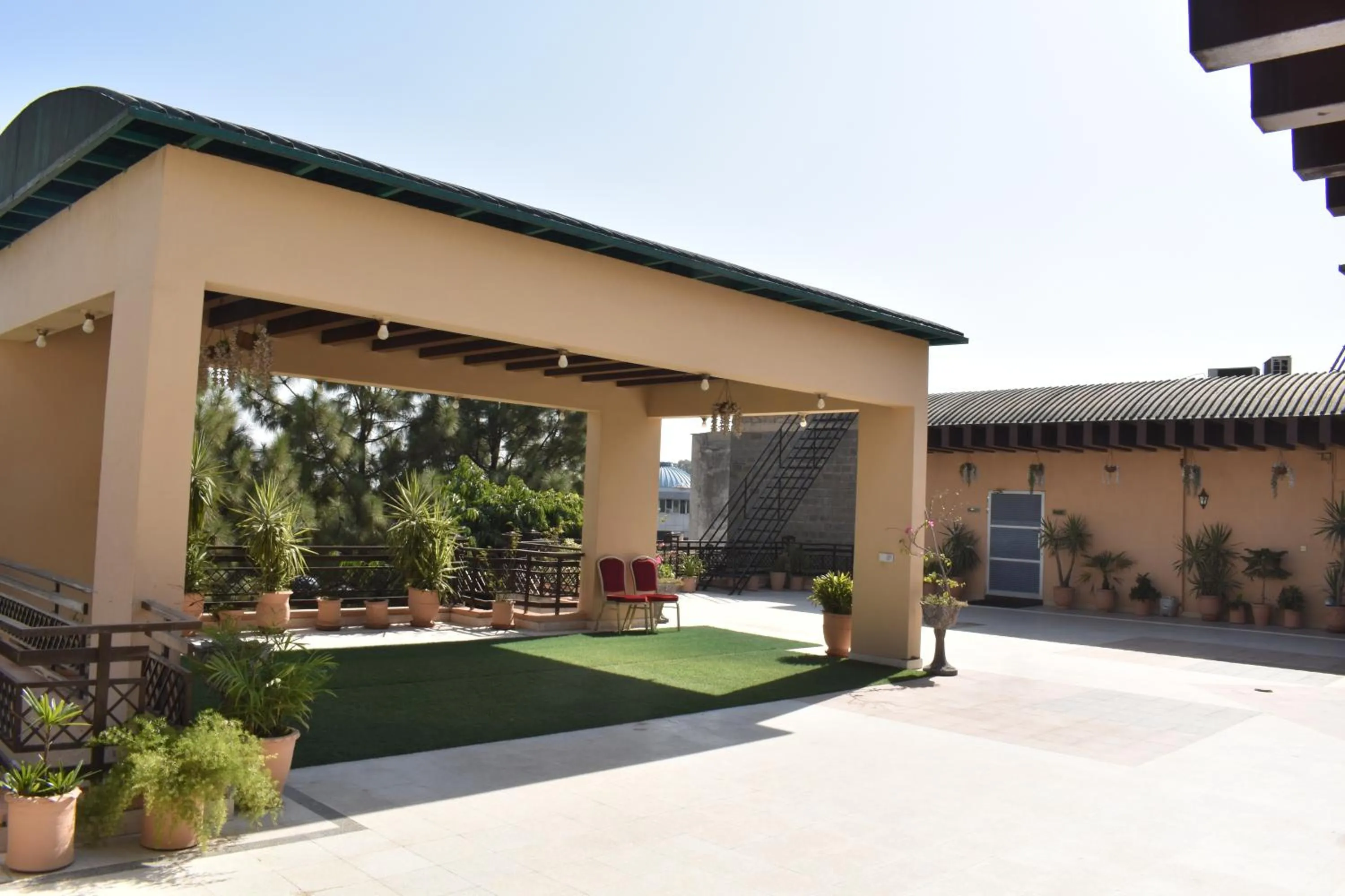 Seating area in Safari Club 1