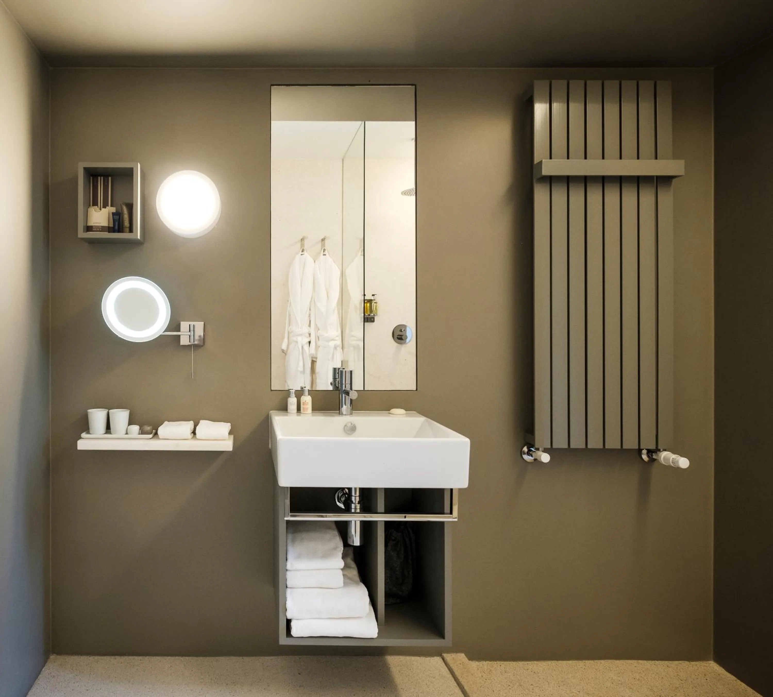 Bathroom in Casa de São Lourenço - Burel Panorama Hotel - member of Relais & Châteaux