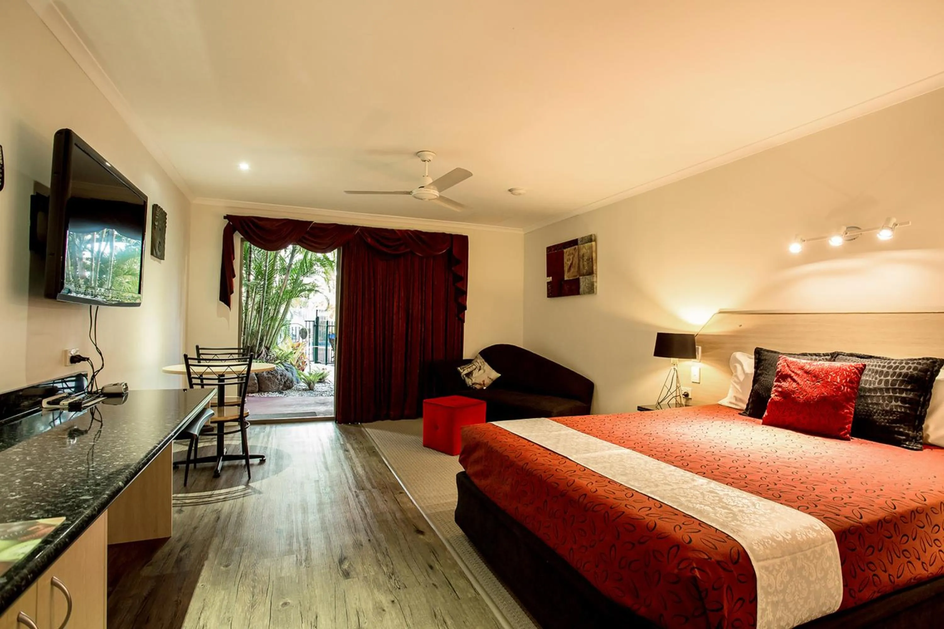 Bedroom, Bed in Pialba Motor Inn