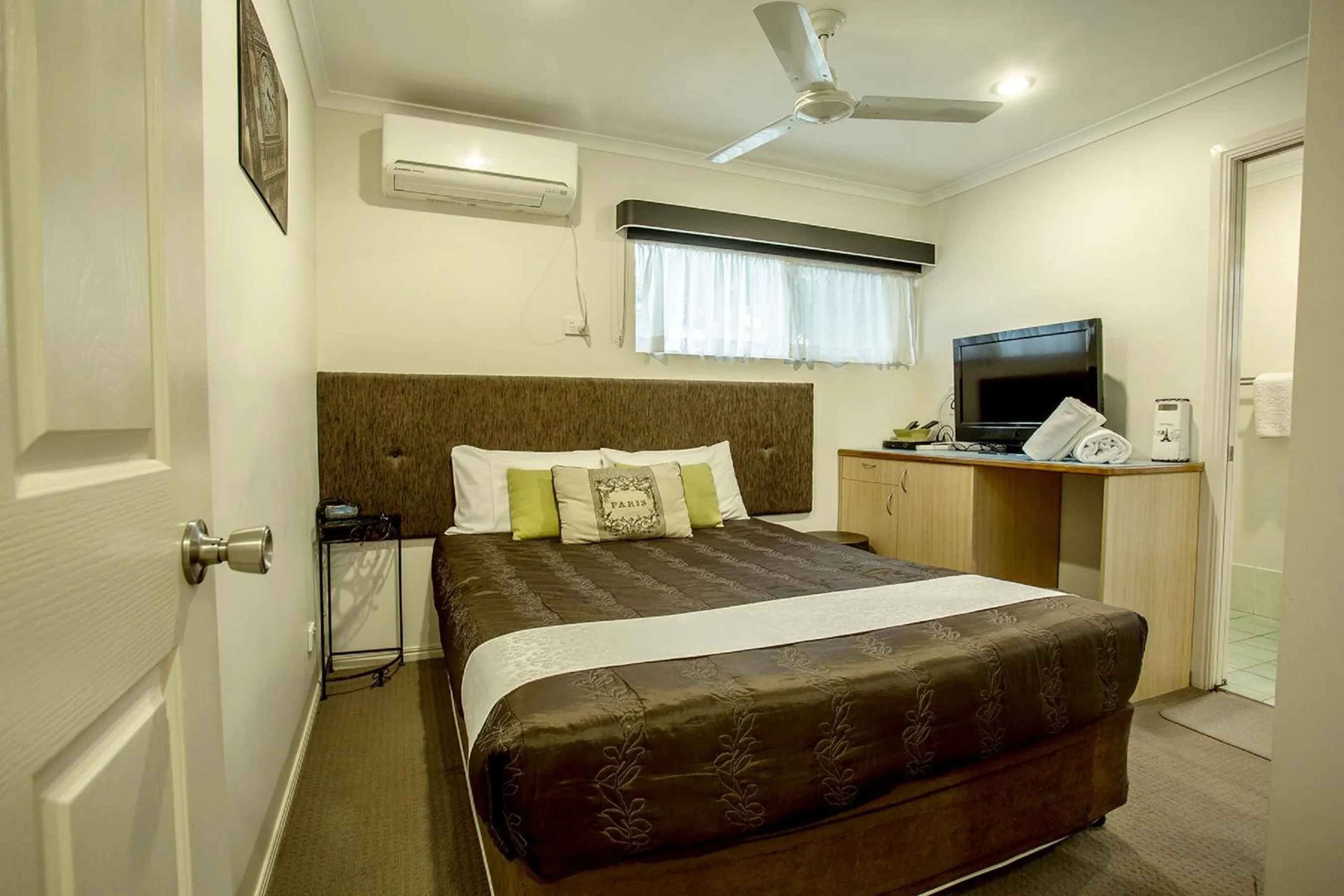 Bedroom, Bed in Pialba Motor Inn