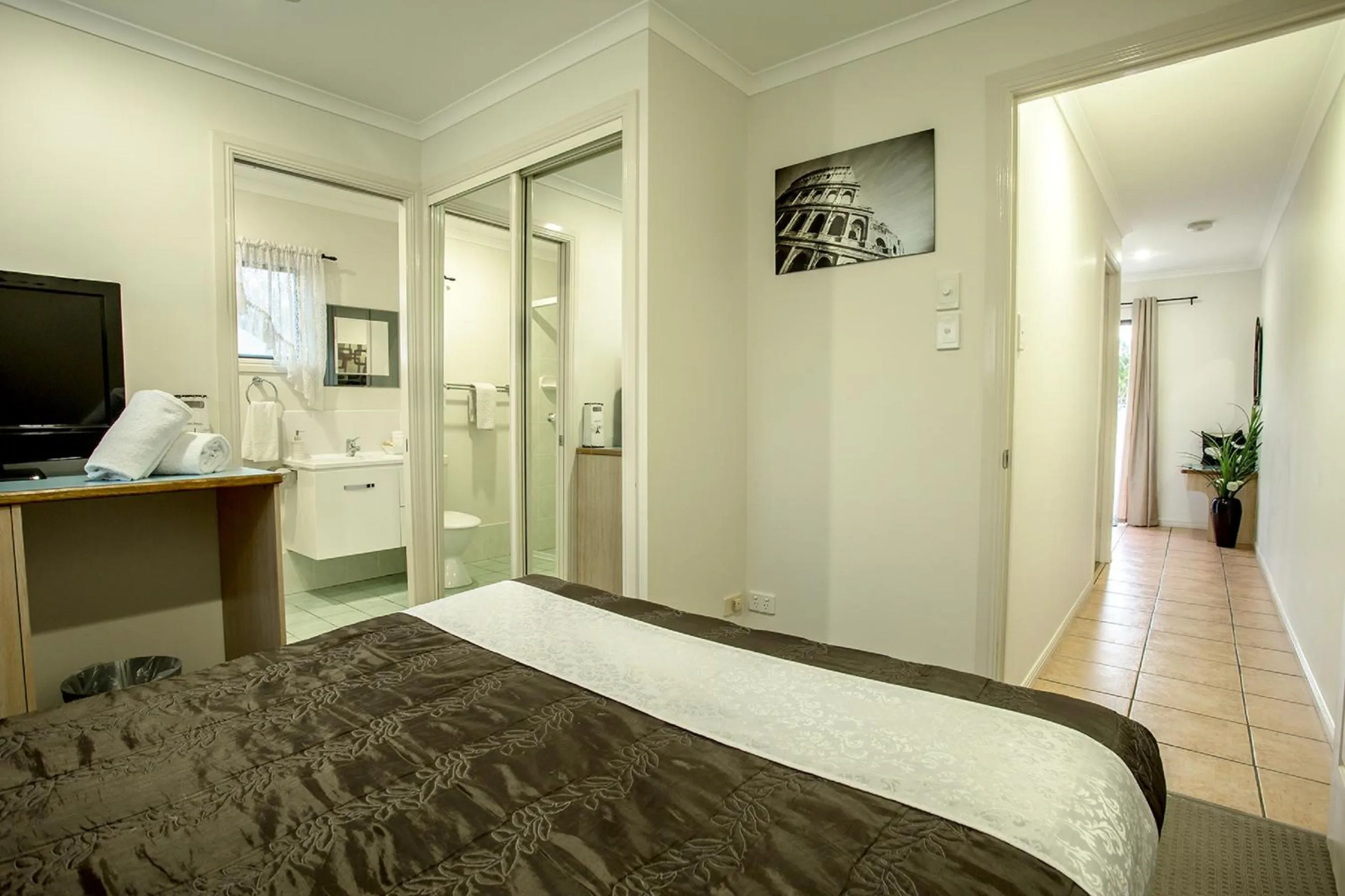 Bedroom, Bed in Pialba Motor Inn