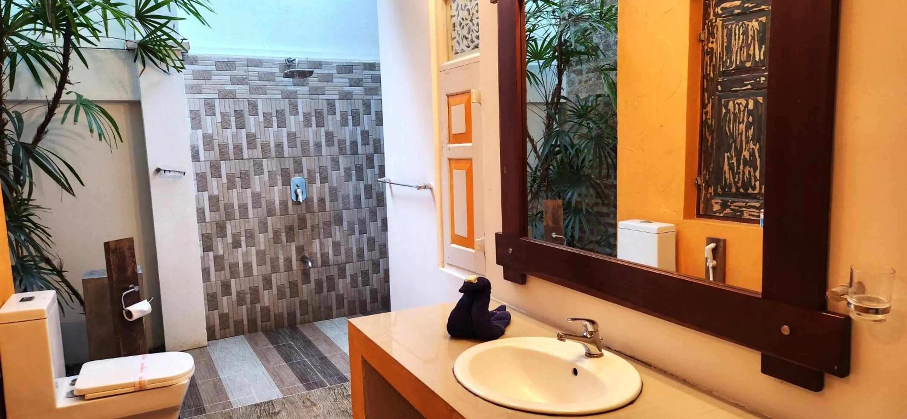 Bathroom in Gomez Place