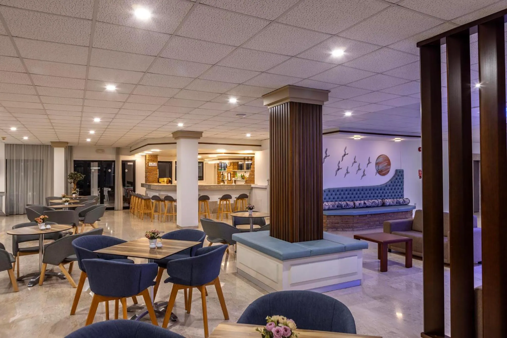 Restaurant/places to eat in Seagull Hotel Apartments