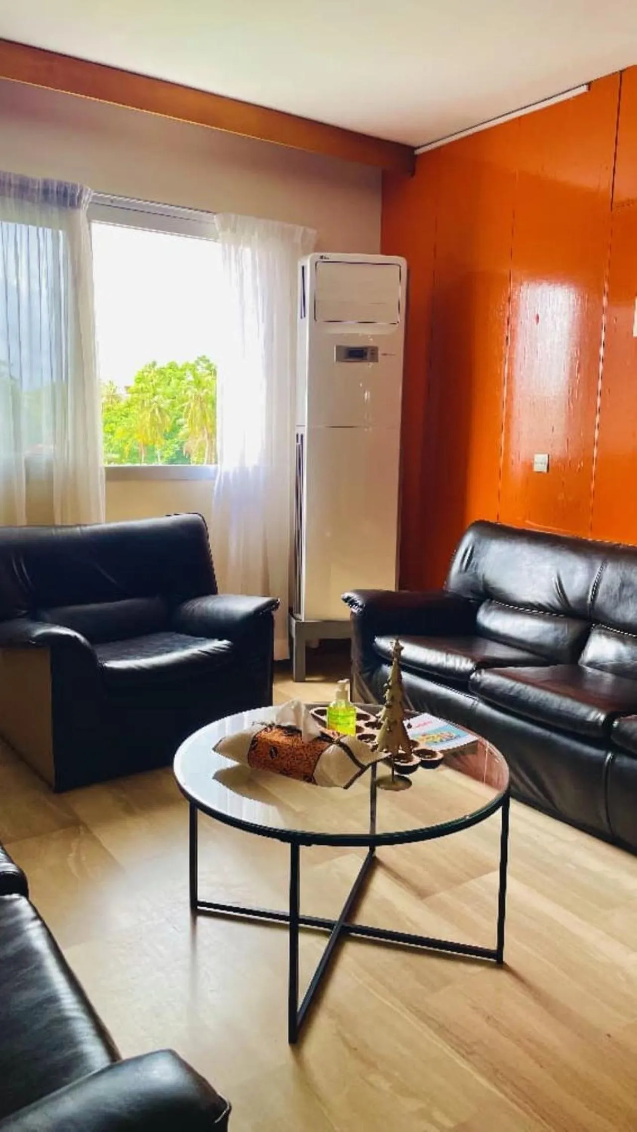 Communal lounge/ TV room in Résidences Les Hauts de l'Indenié