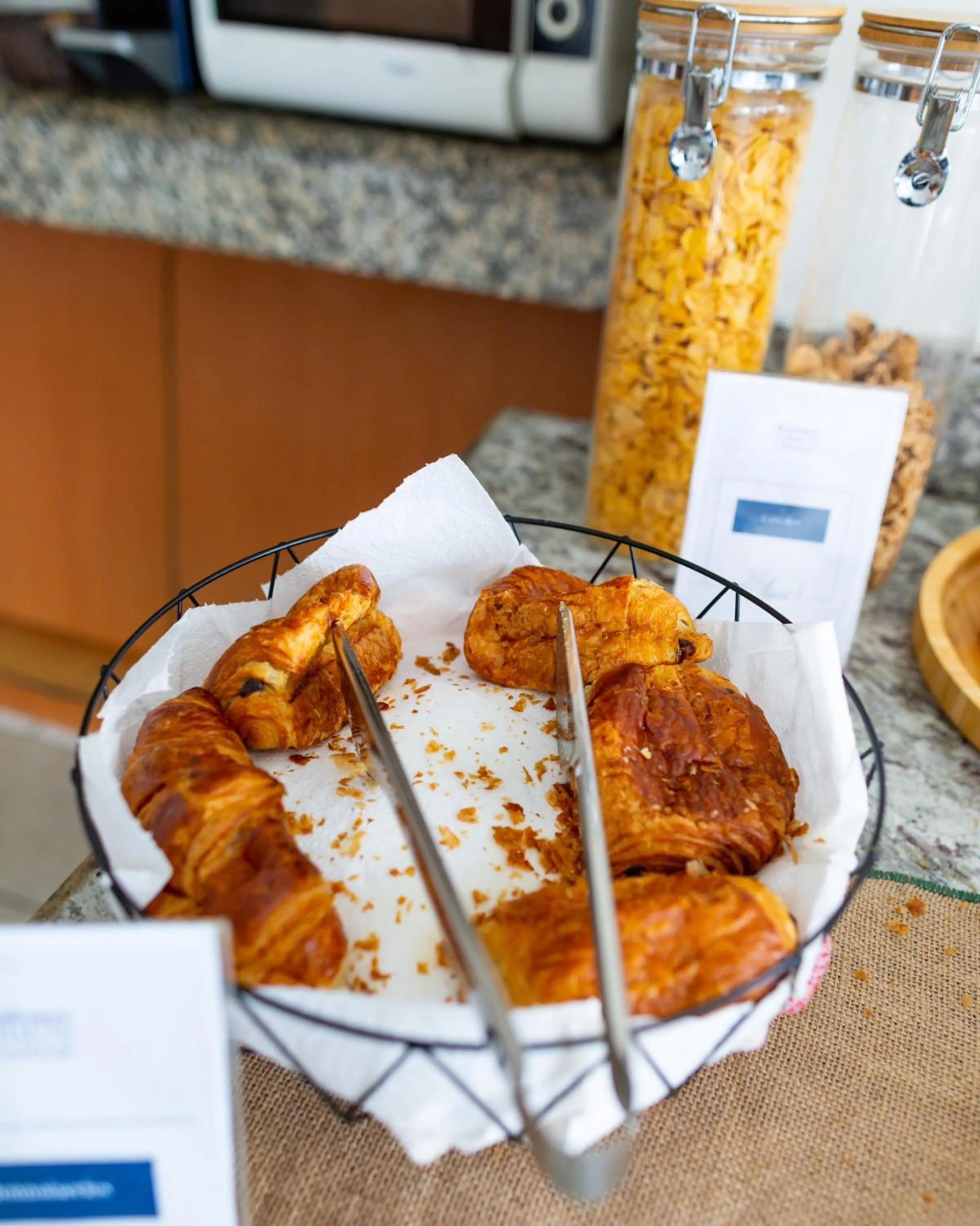 Restaurant/places to eat in Résidences Les Hauts de l'Indenié