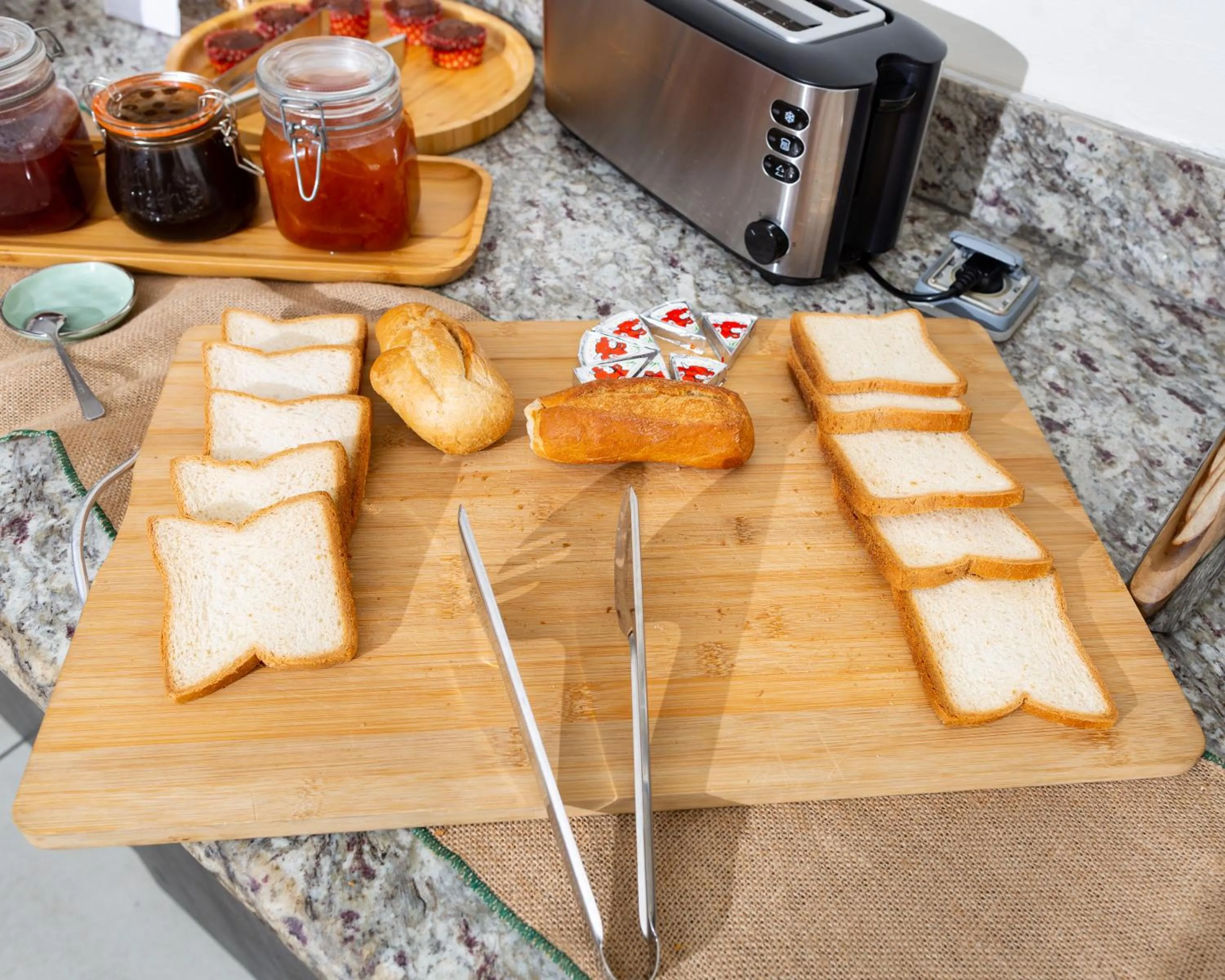 Restaurant/places to eat in Résidences Les Hauts de l'Indenié