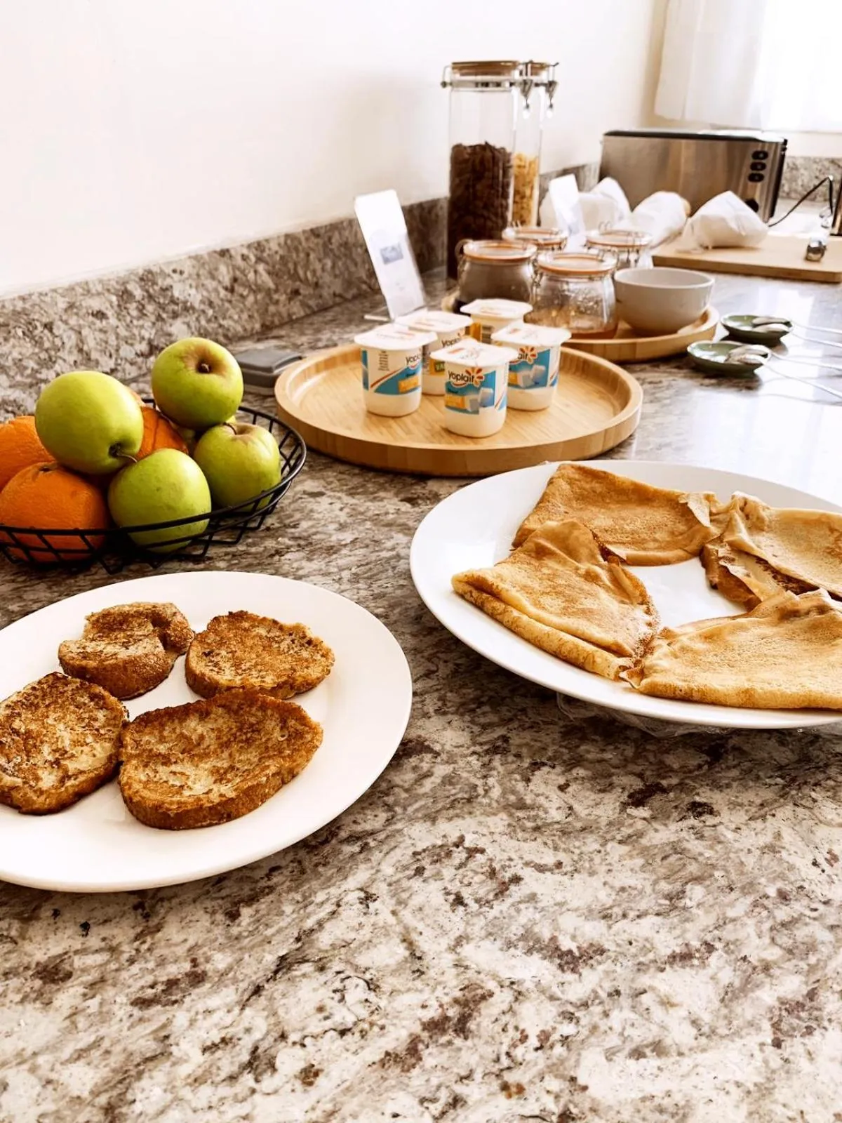 Restaurant/places to eat in Résidences Les Hauts de l'Indenié