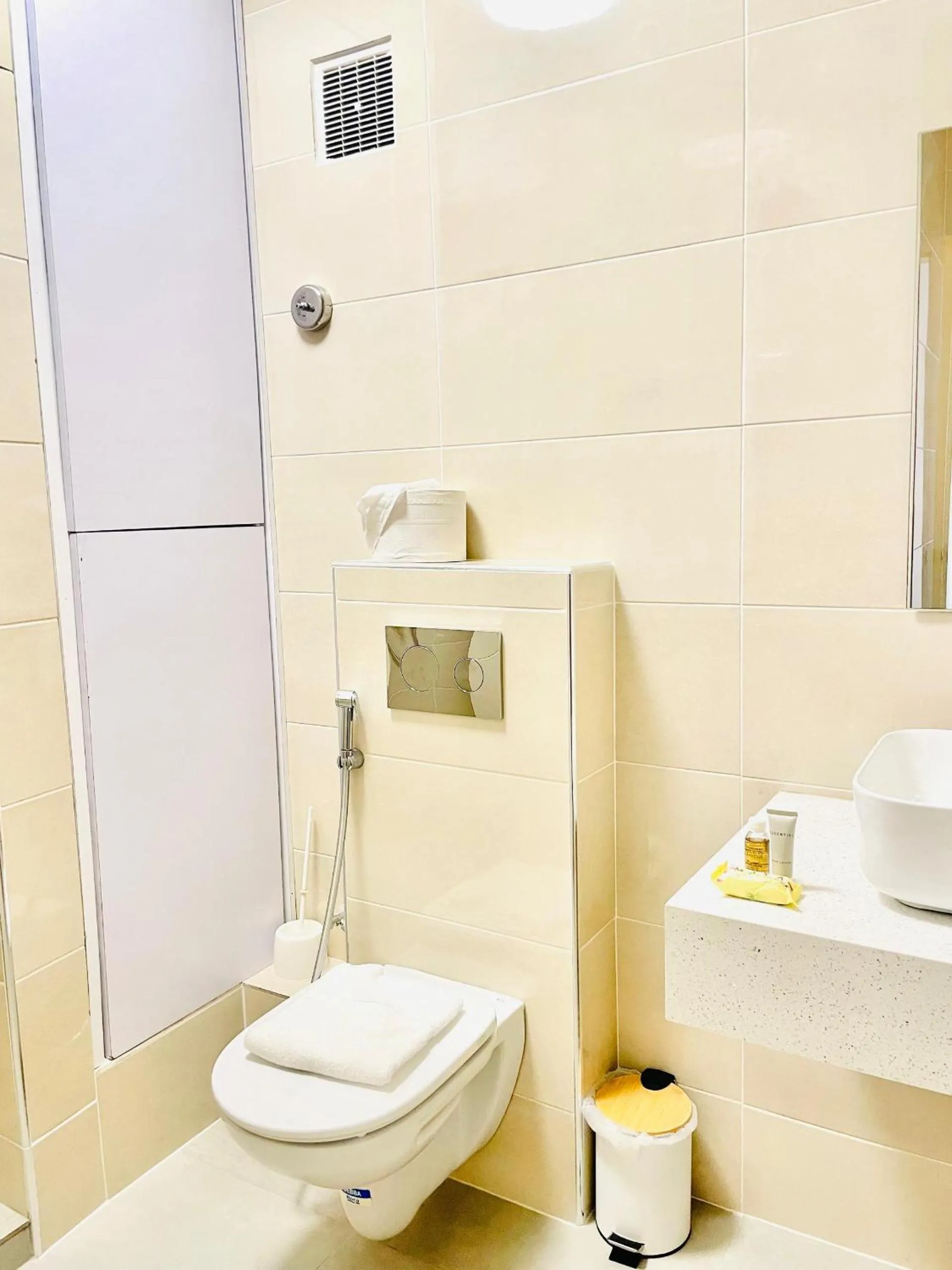 Shower in Résidences Les Hauts de l'Indenié