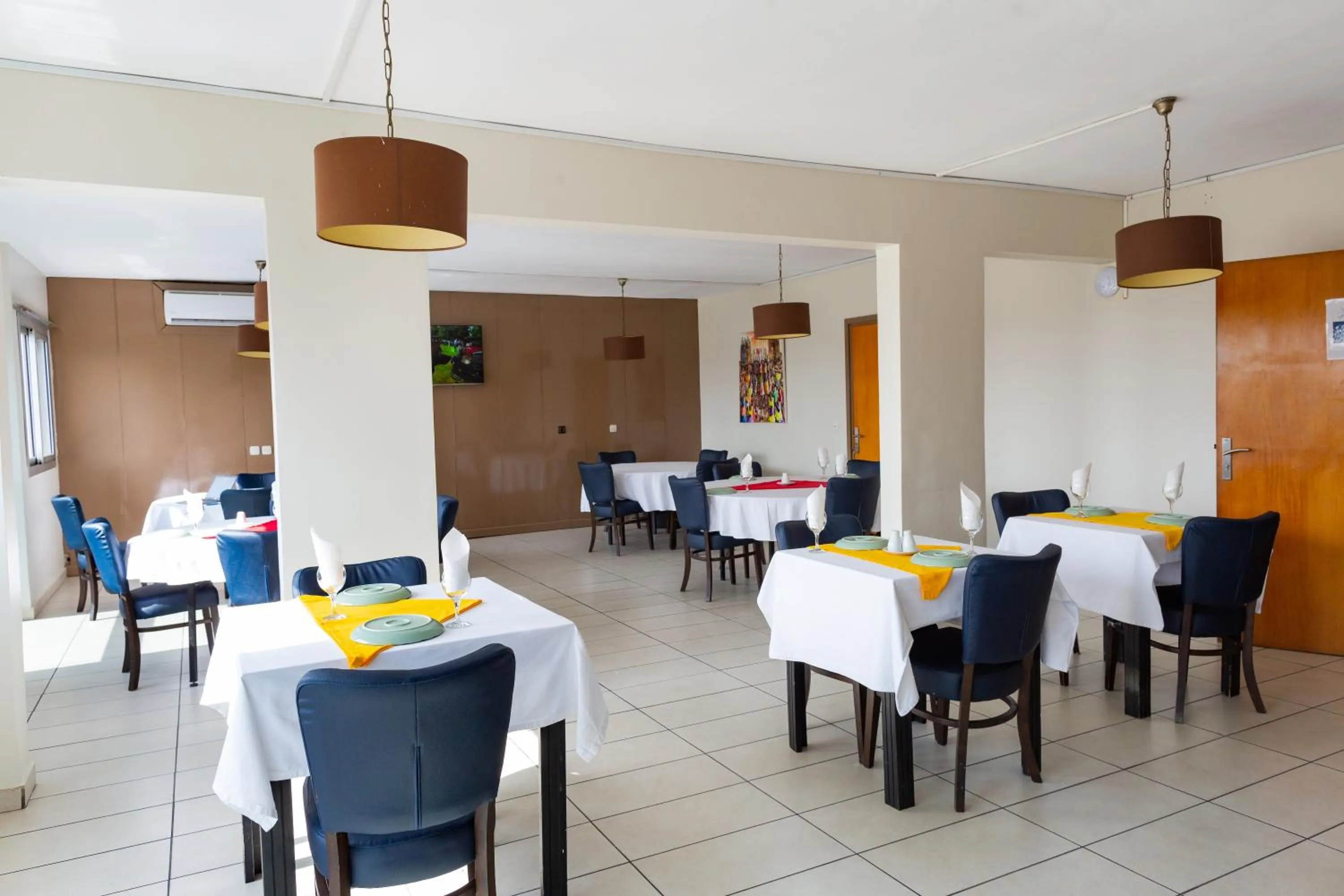 Restaurant/places to eat in Résidences Les Hauts de l'Indenié