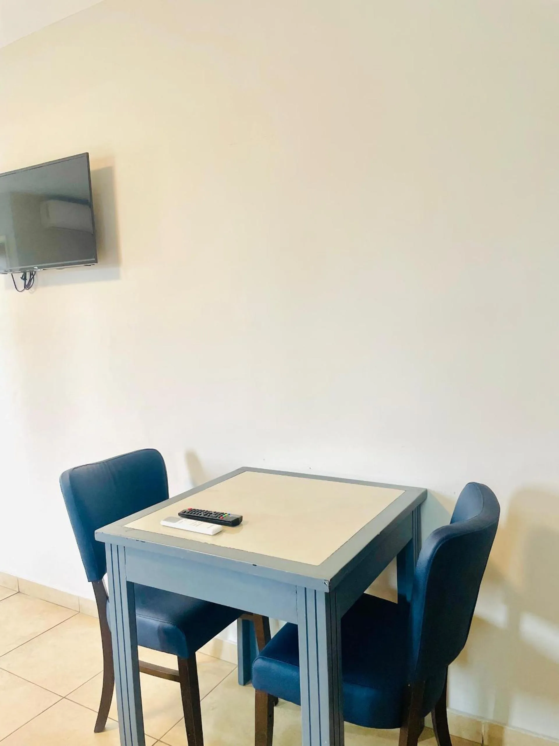 Communal lounge/ TV room in Résidences Les Hauts de l'Indenié